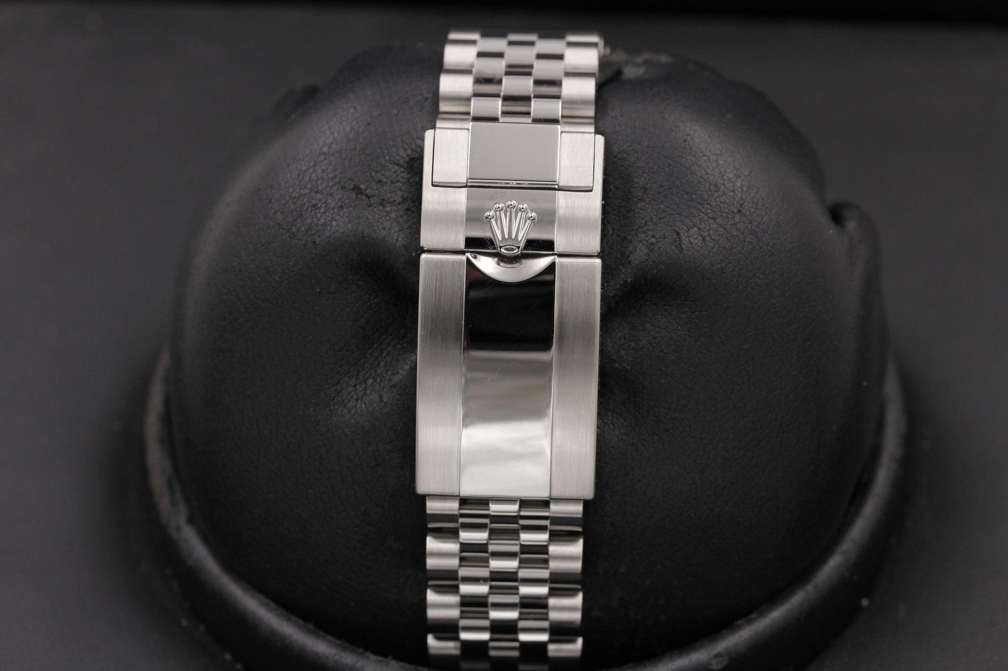 Watch Image 8