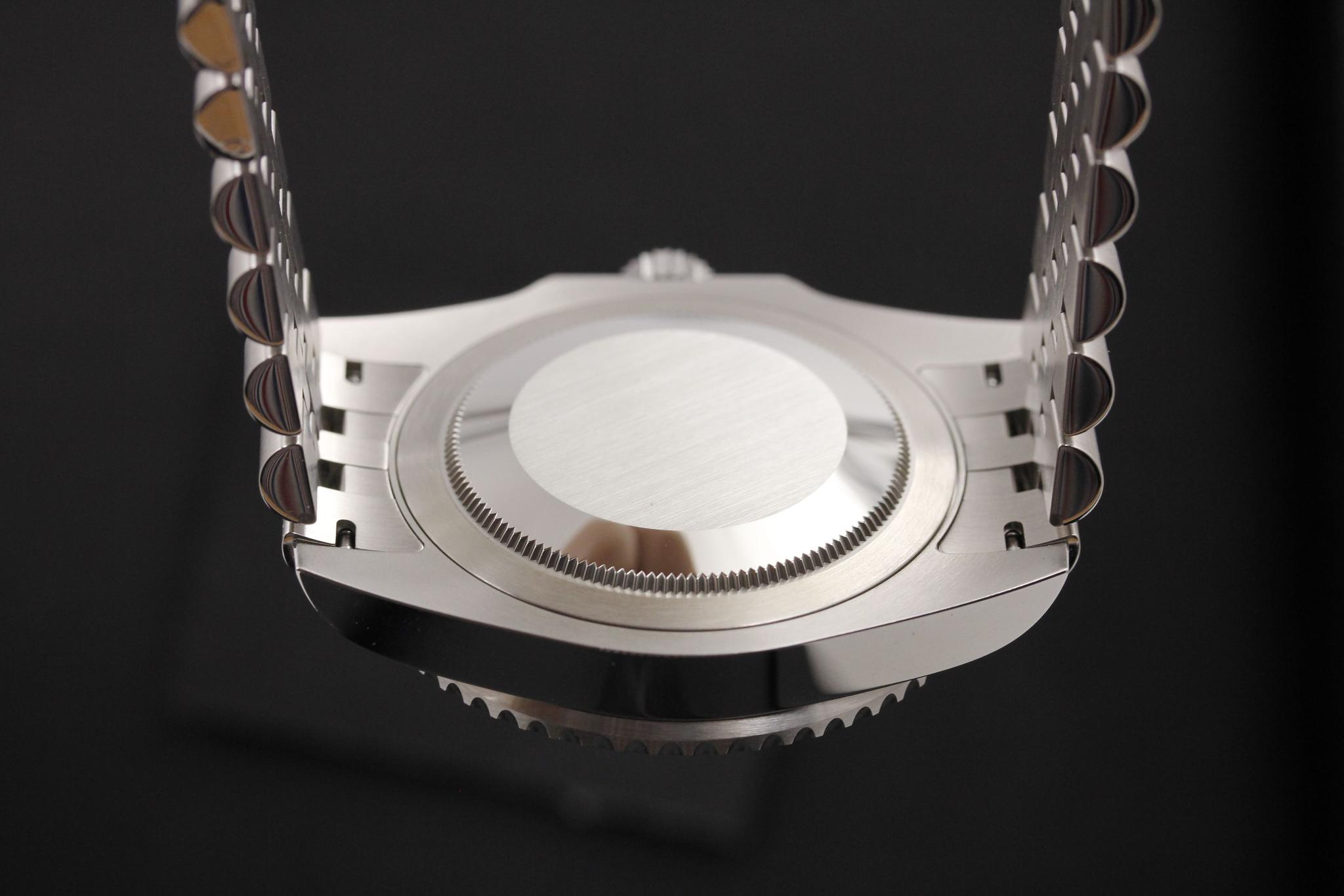 Watch Image 7