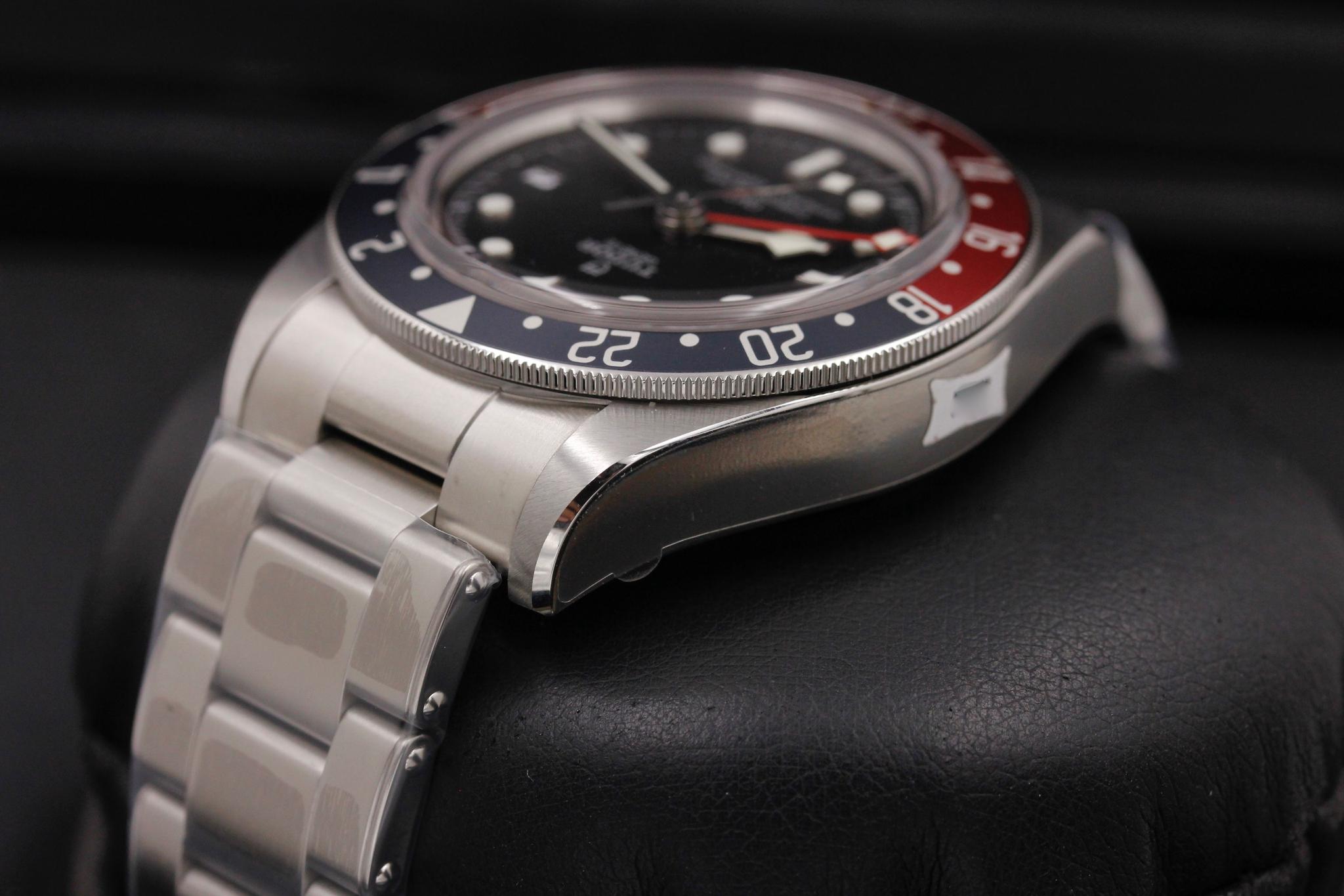Watch Image 6