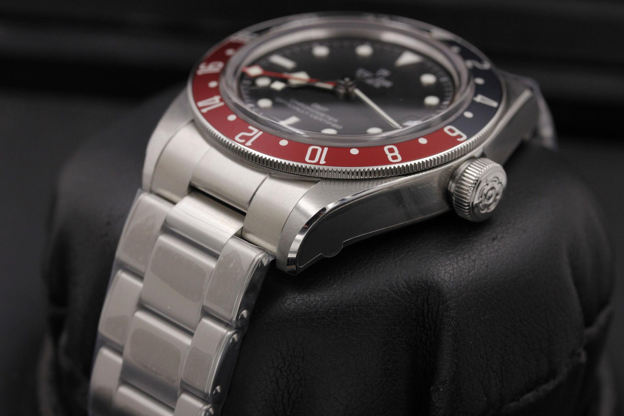 Watch Image 4