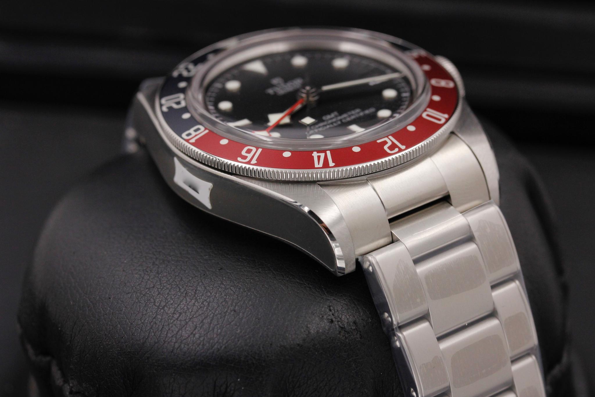 Watch Image 5