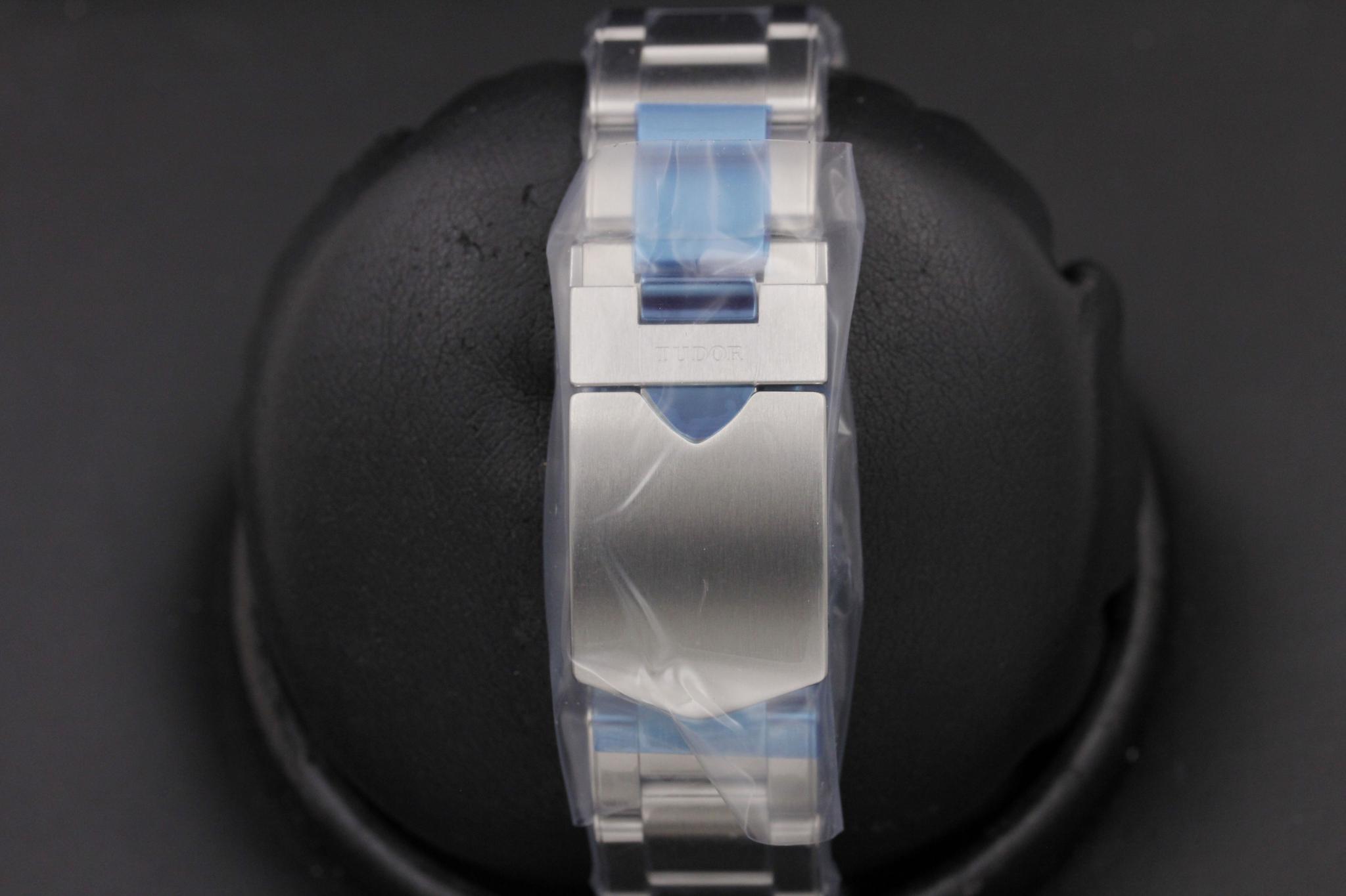 Watch Image 8