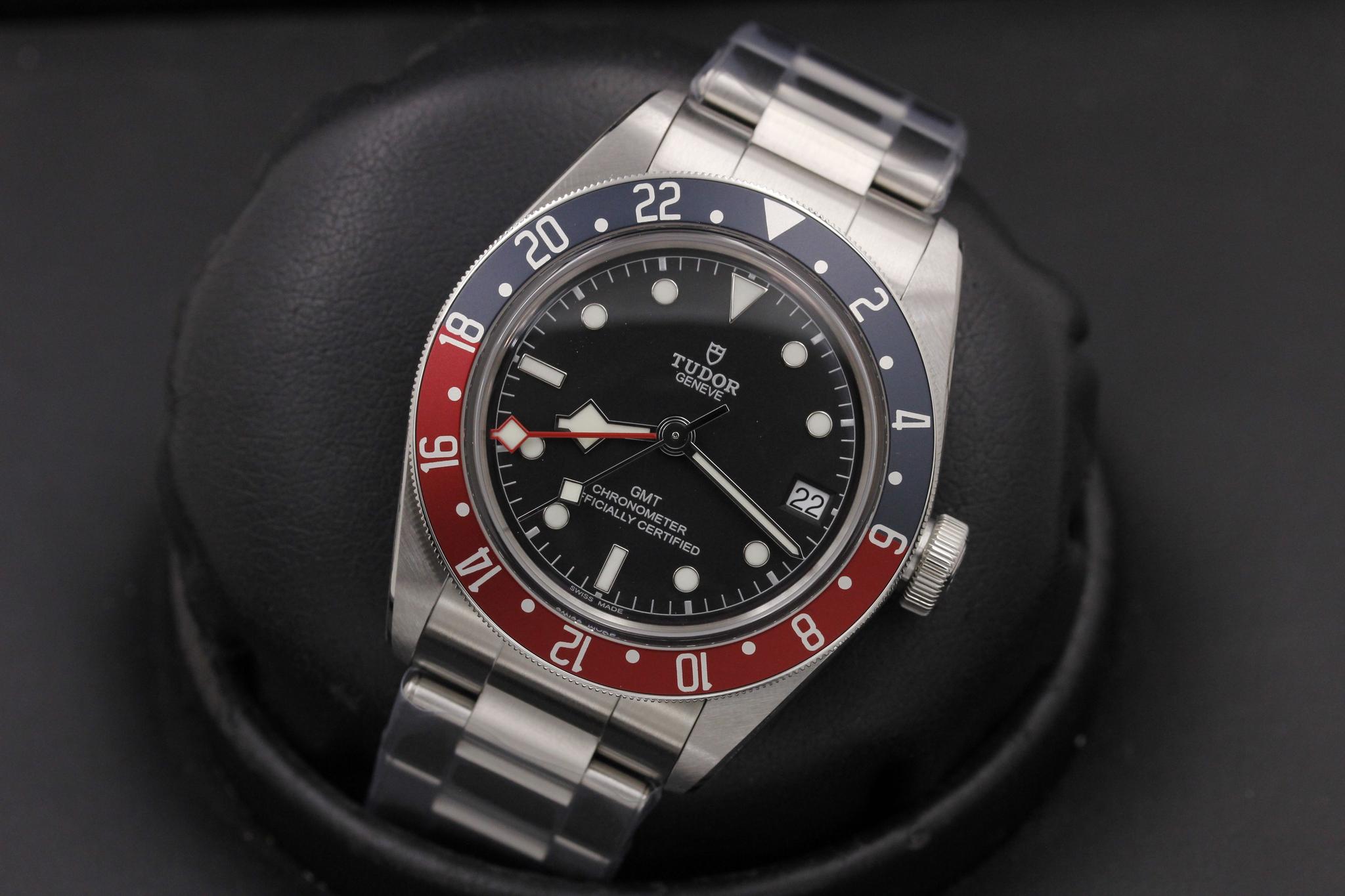 Watch Image 10
