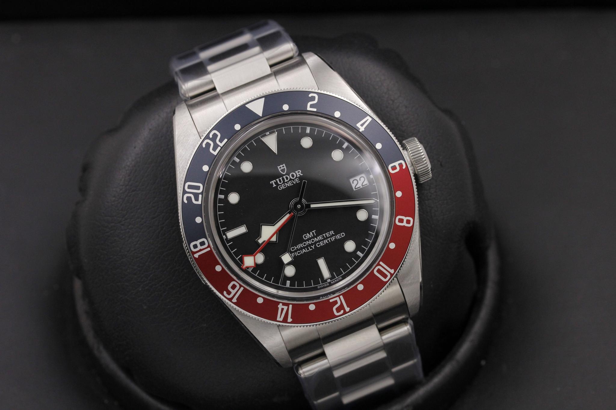 Watch Image 9
