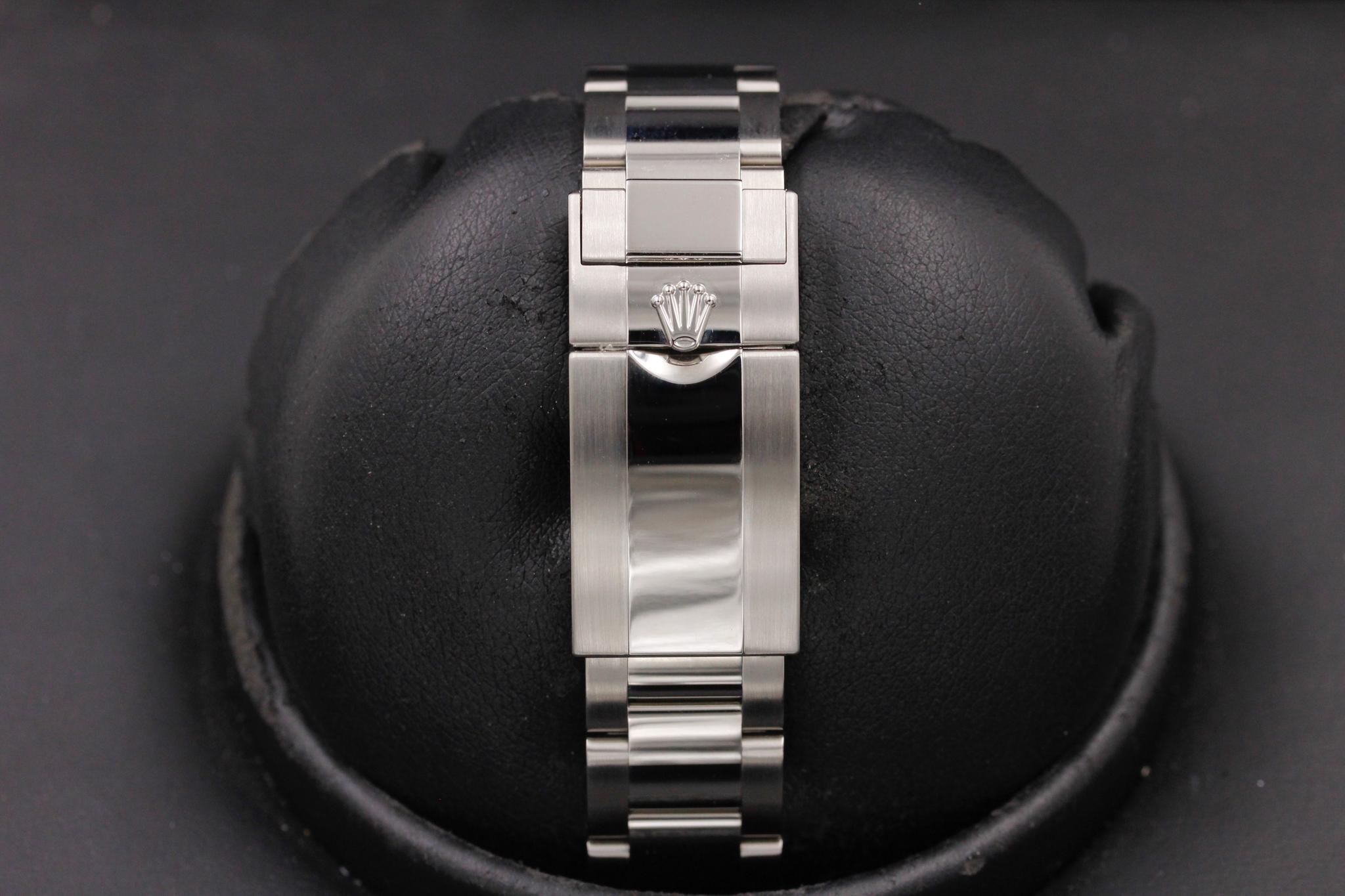 Watch Image 8