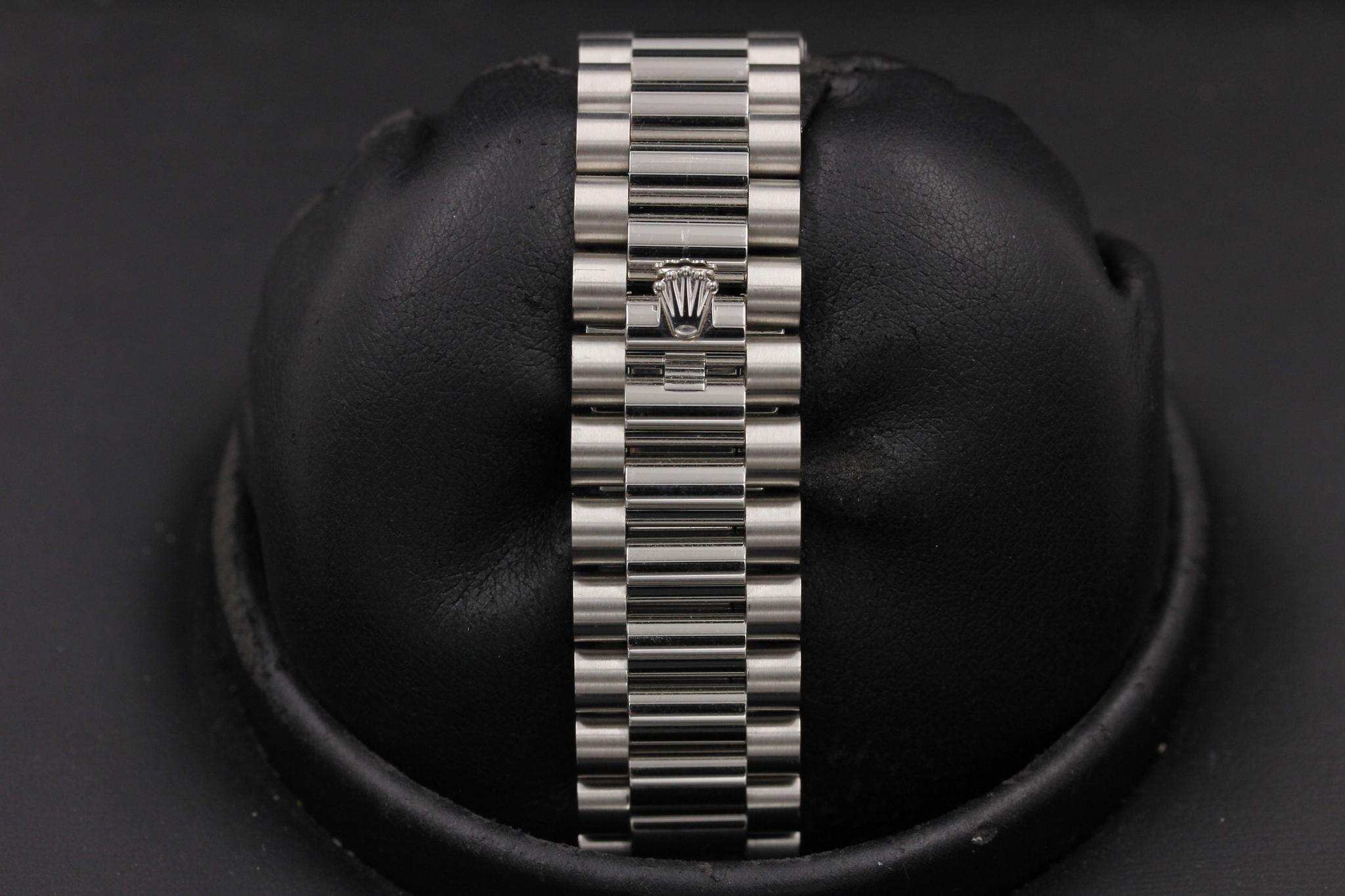 Watch Image 9