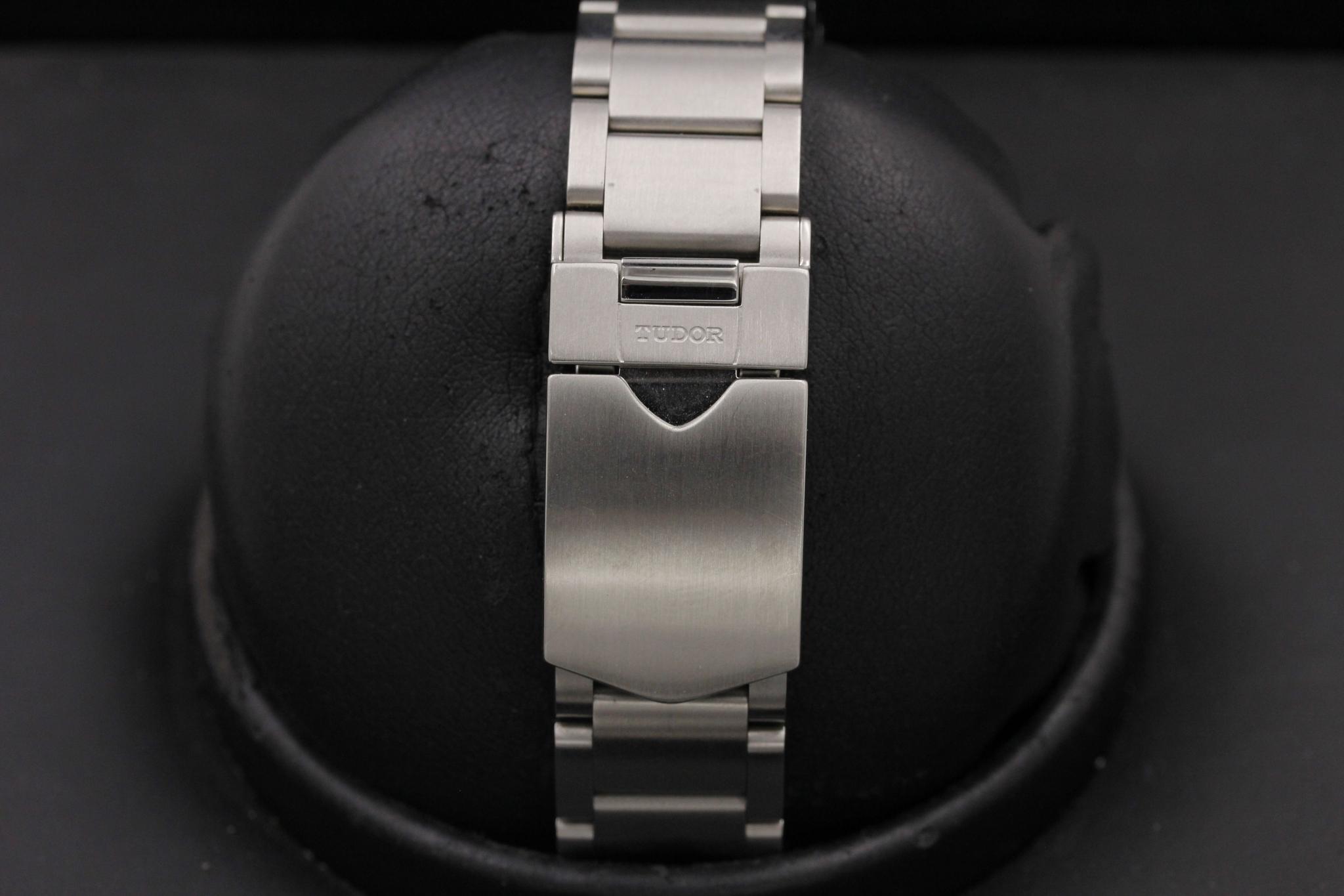 Watch Image 7