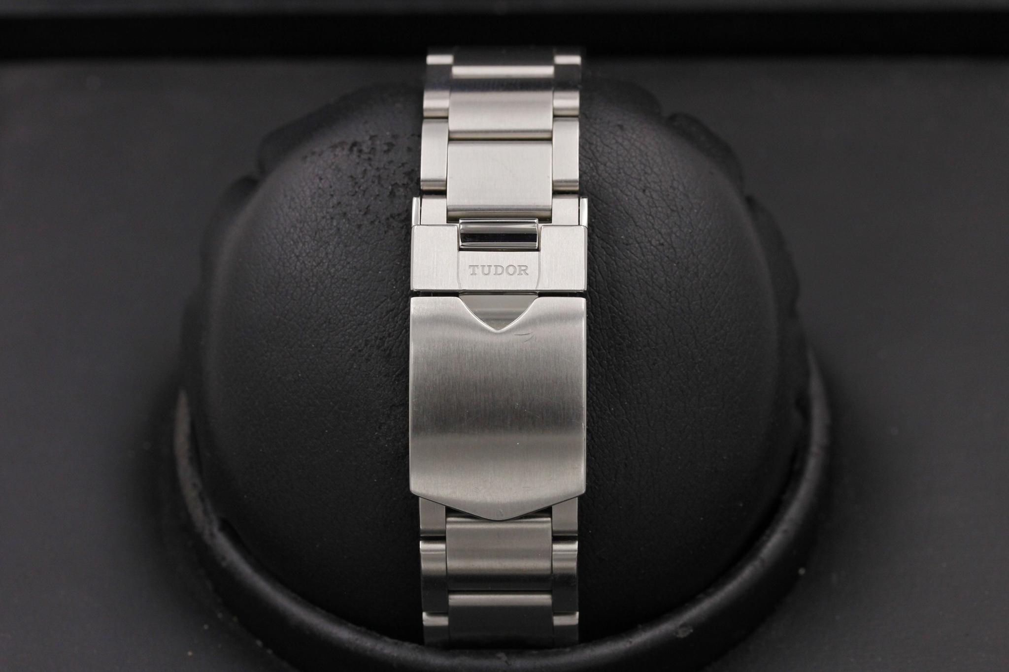 Watch Image 8