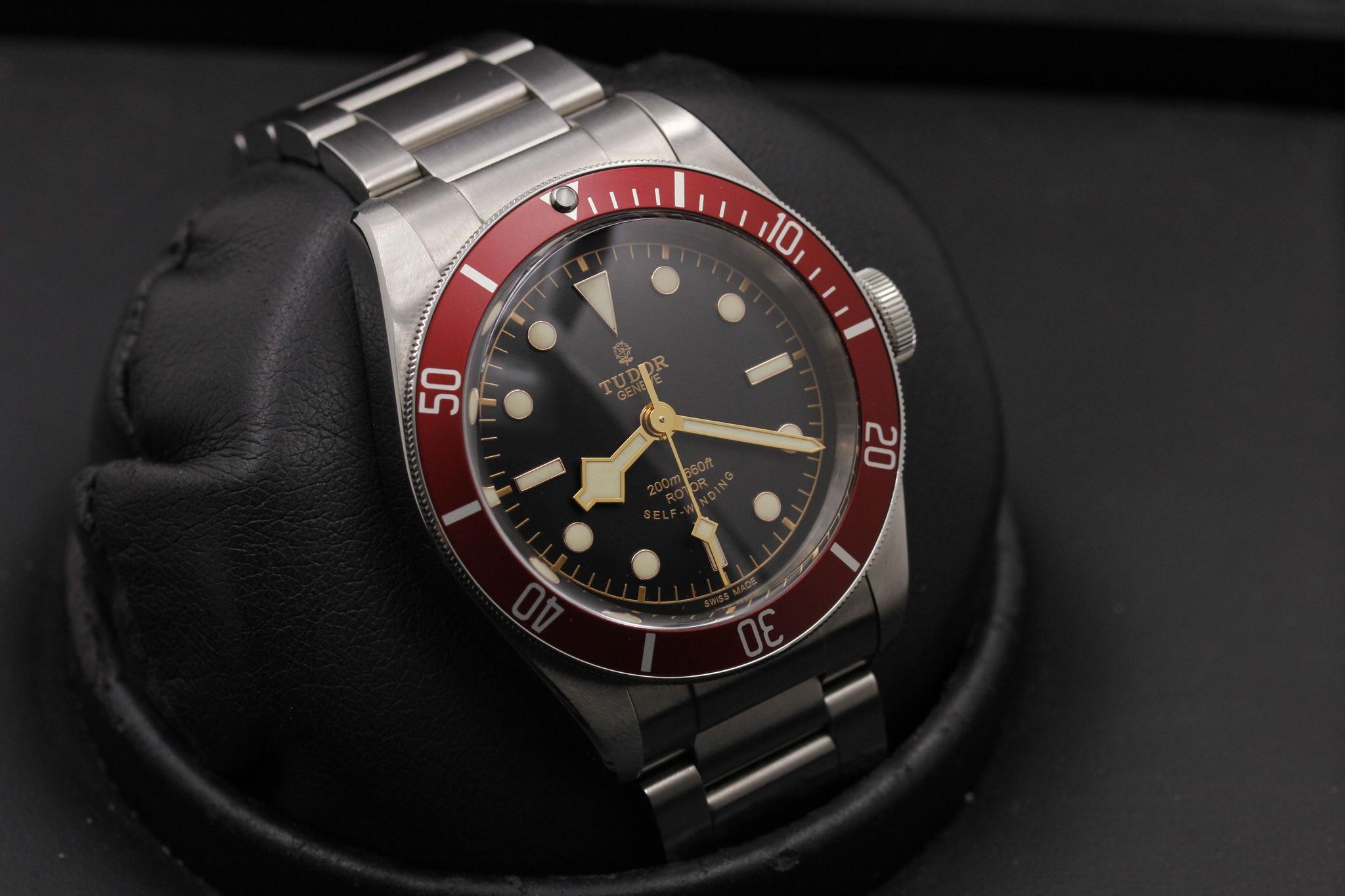 Watch Image 10