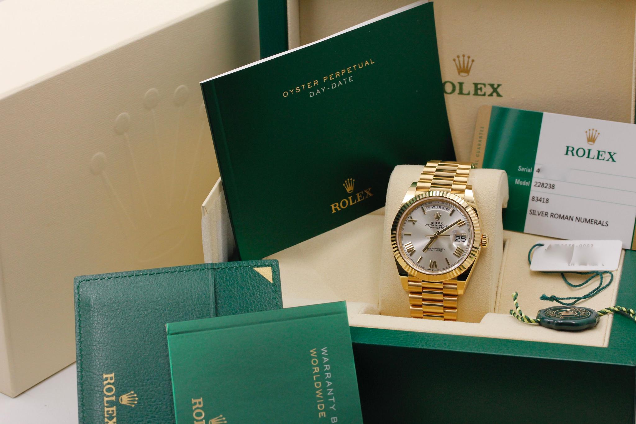 Watch Image 11