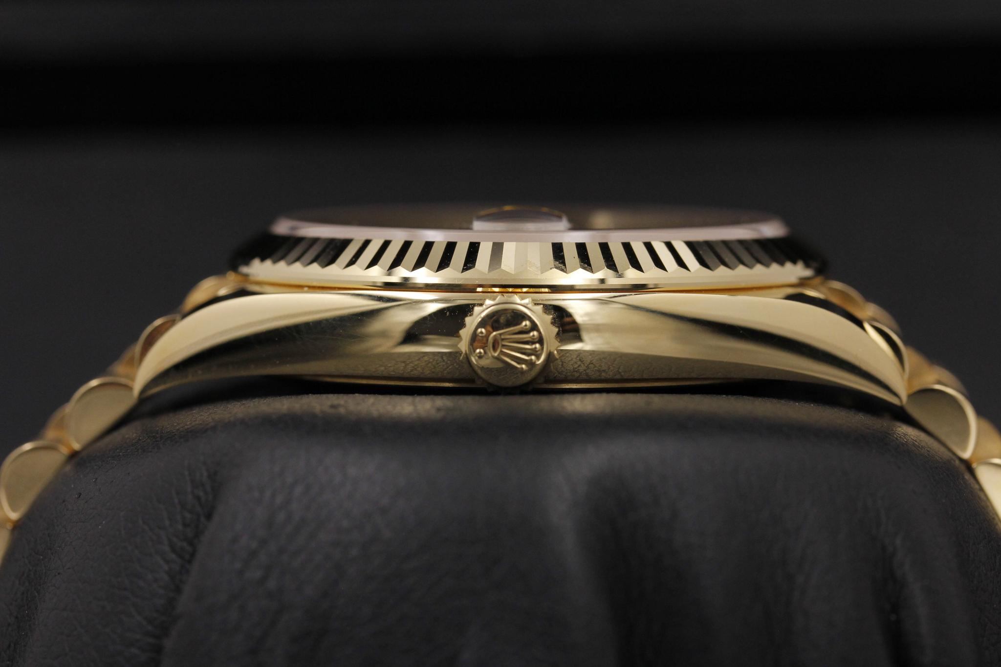 Watch Image 3