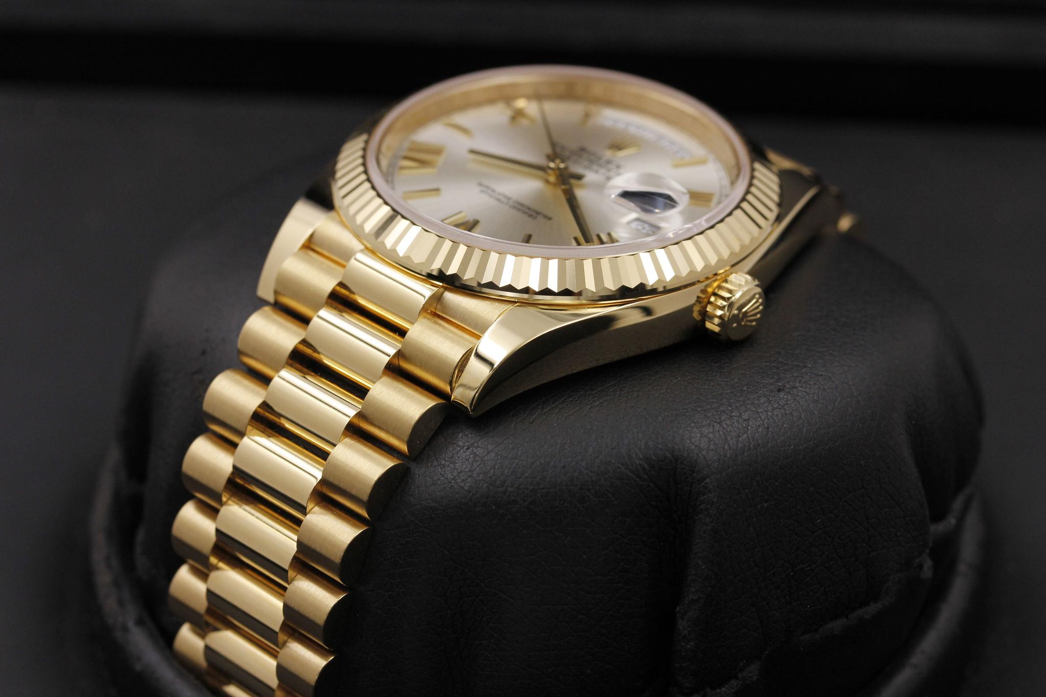 Watch Image 2