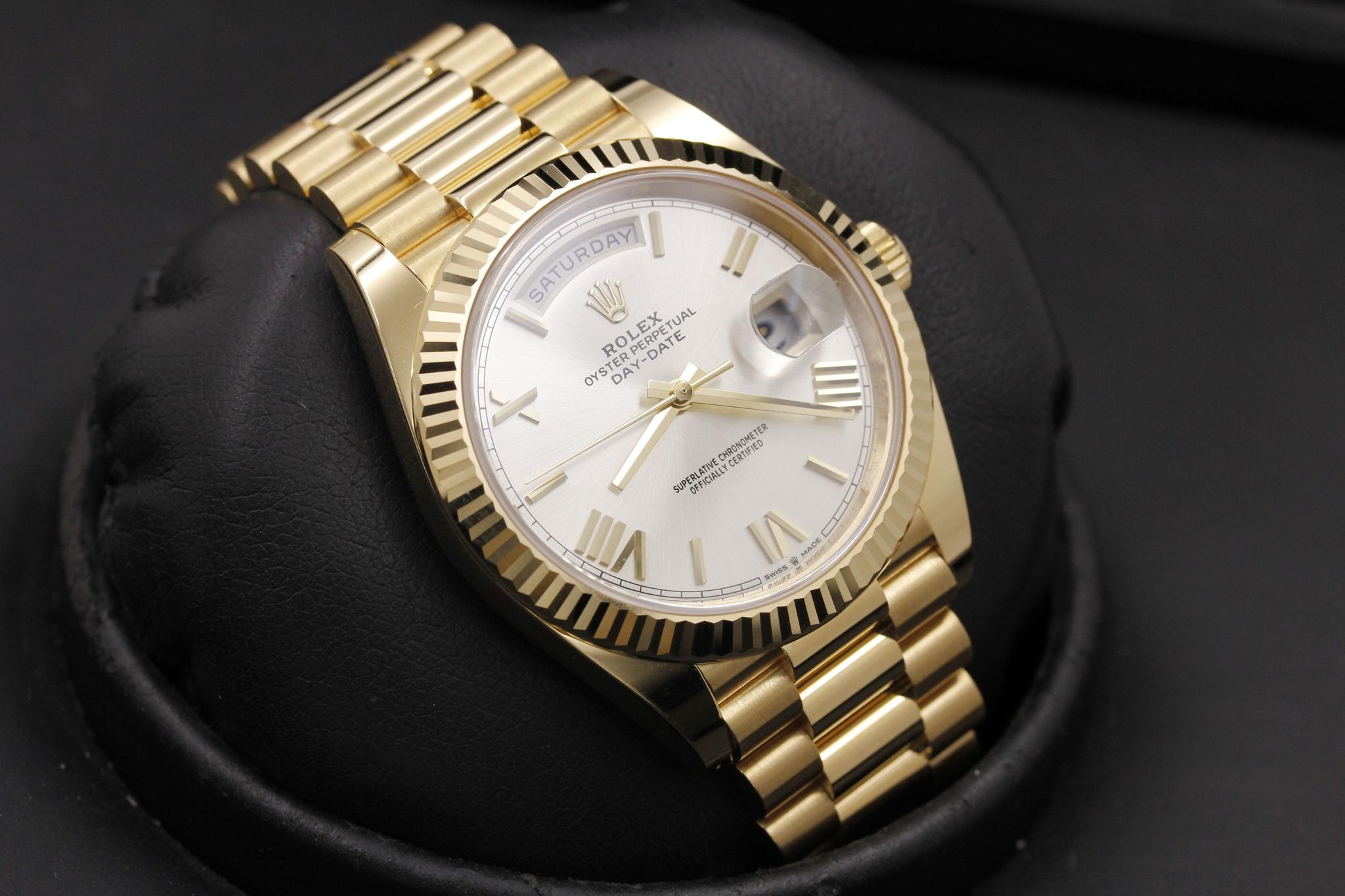 Watch Image 10