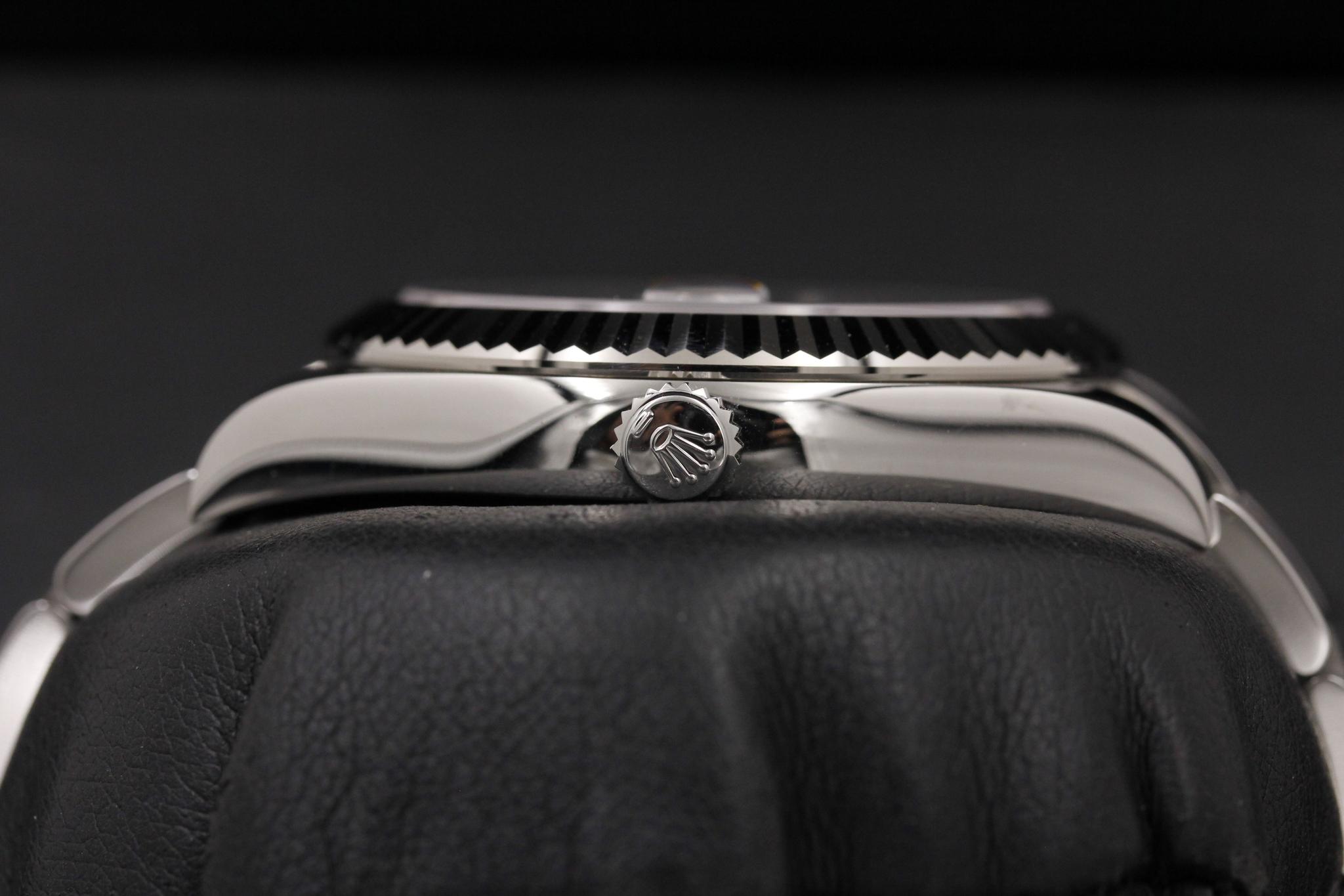 Watch Image 3