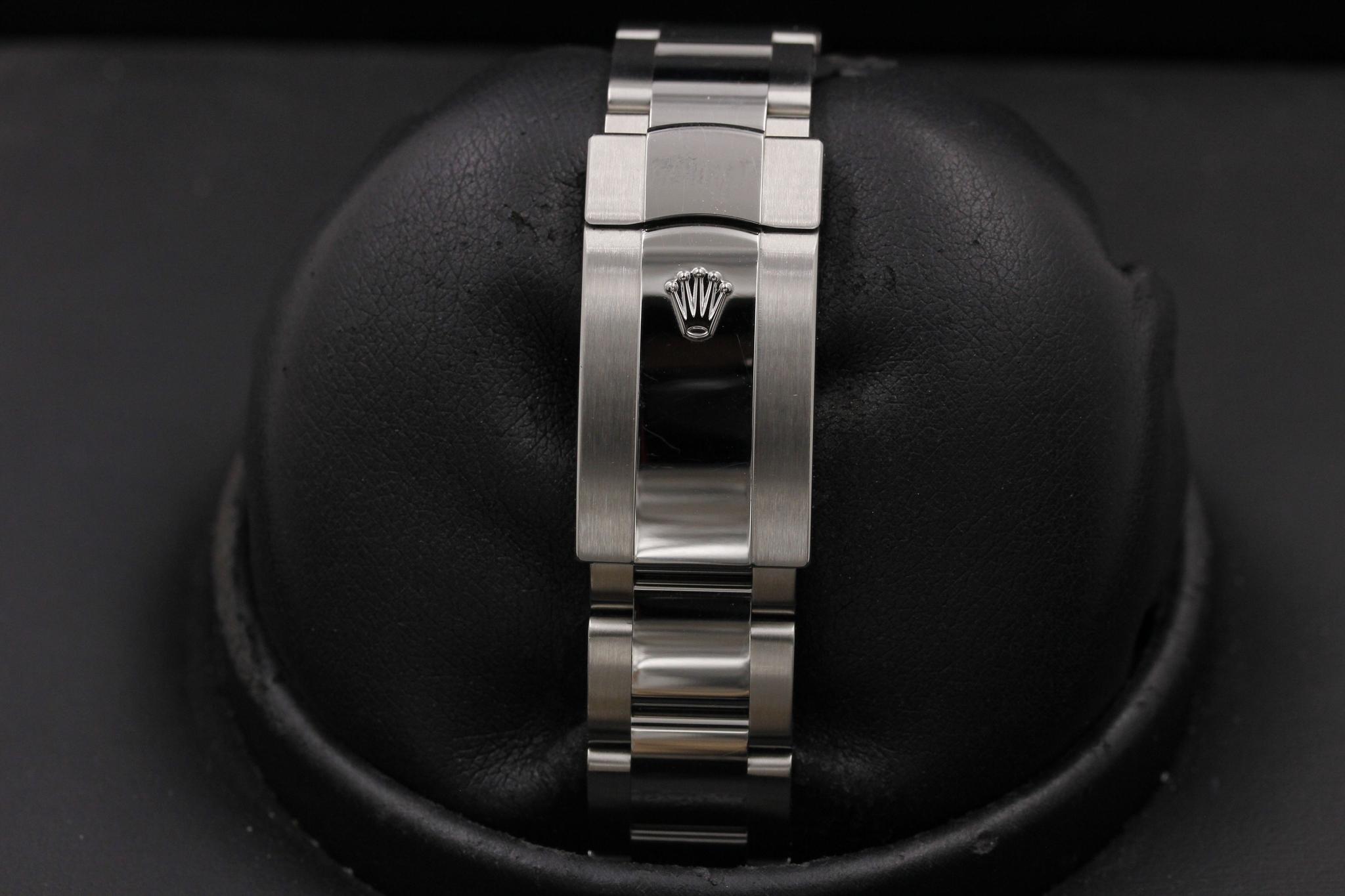 Watch Image 8