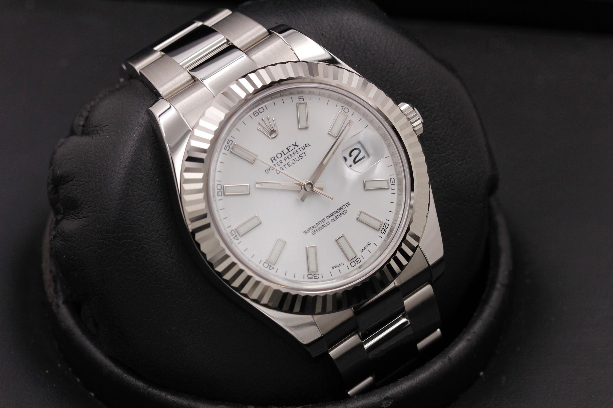 Watch Image 10