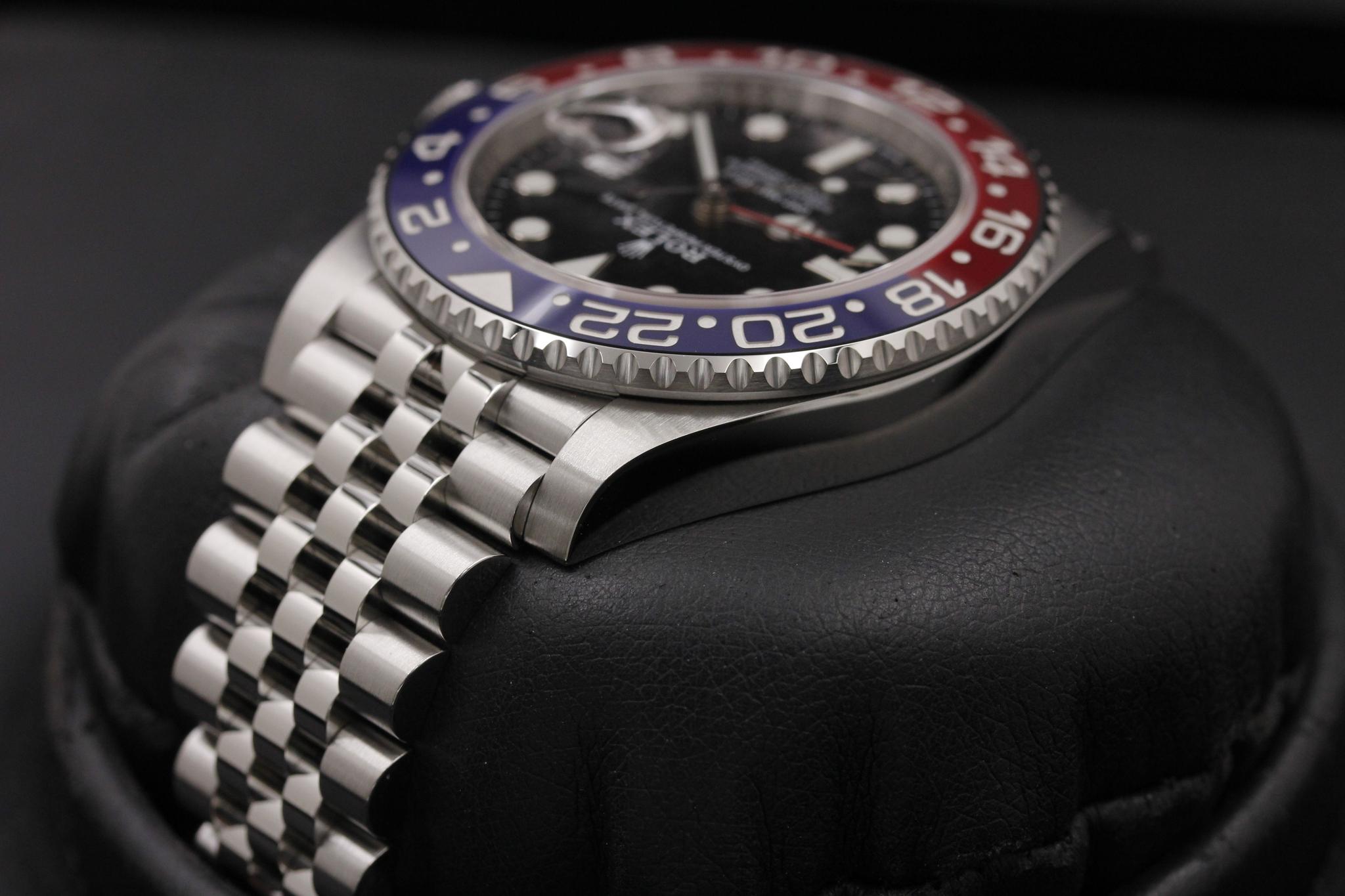 Watch Image 5