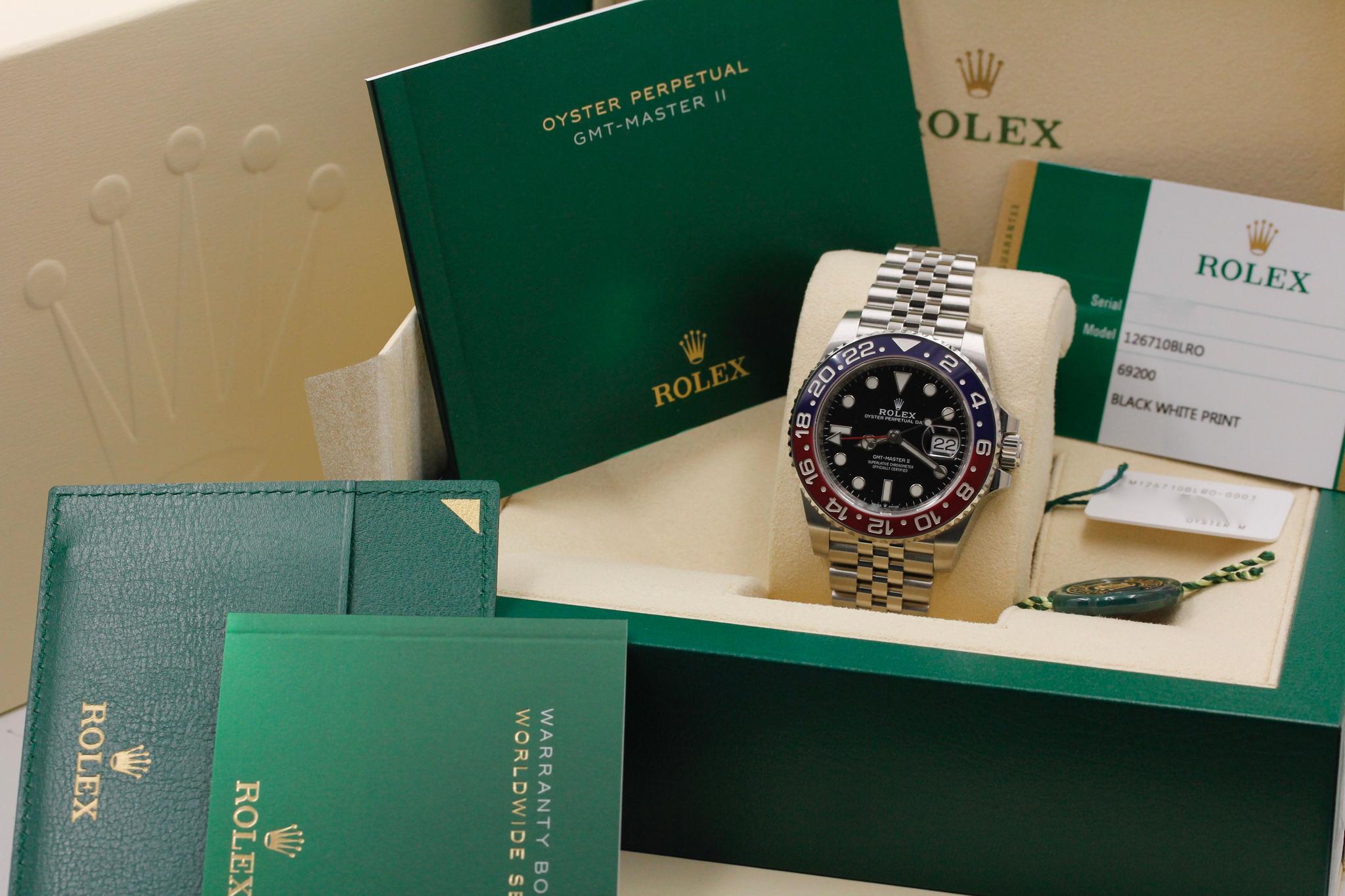 Watch Image 10