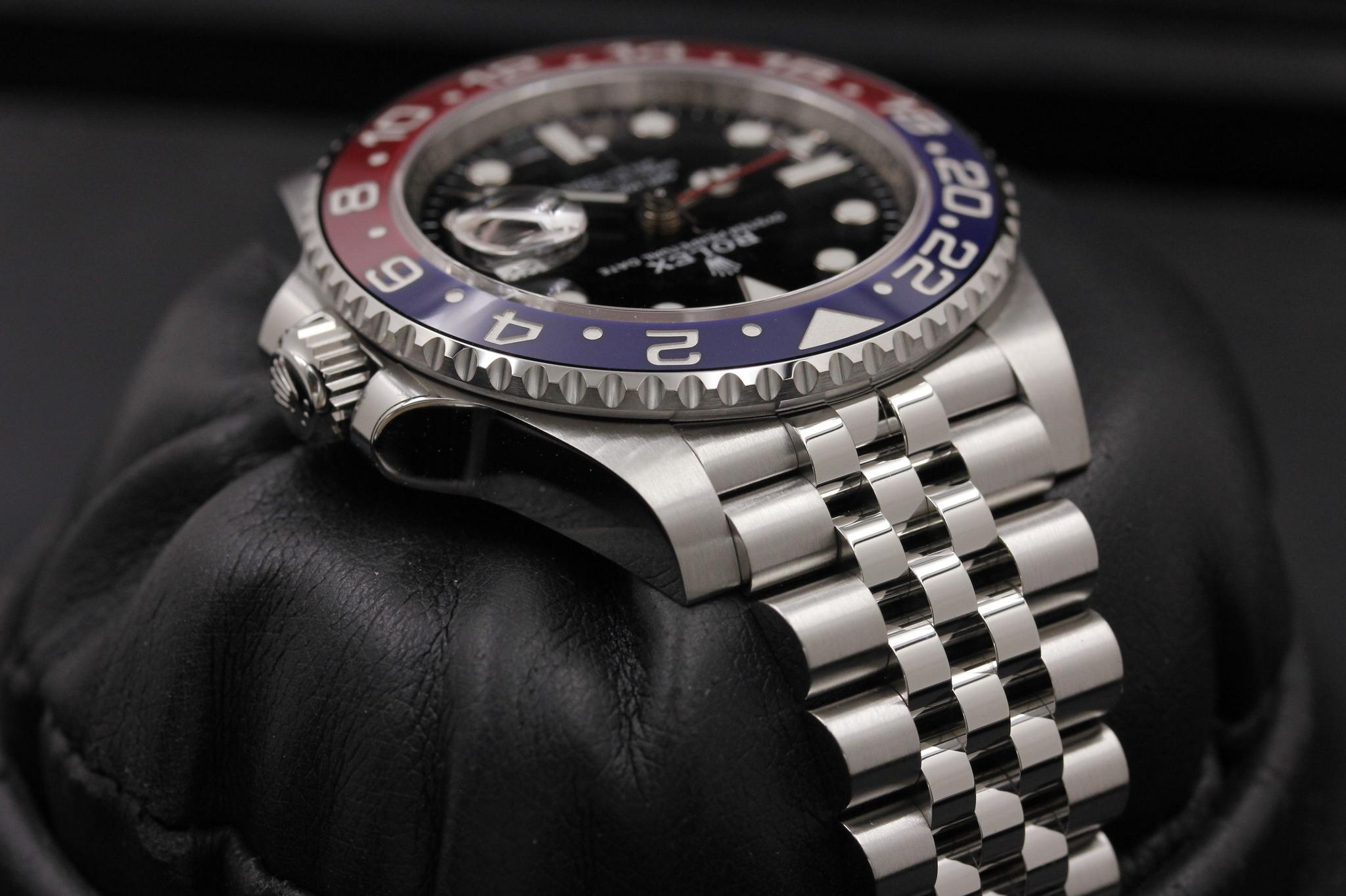 Watch Image 4