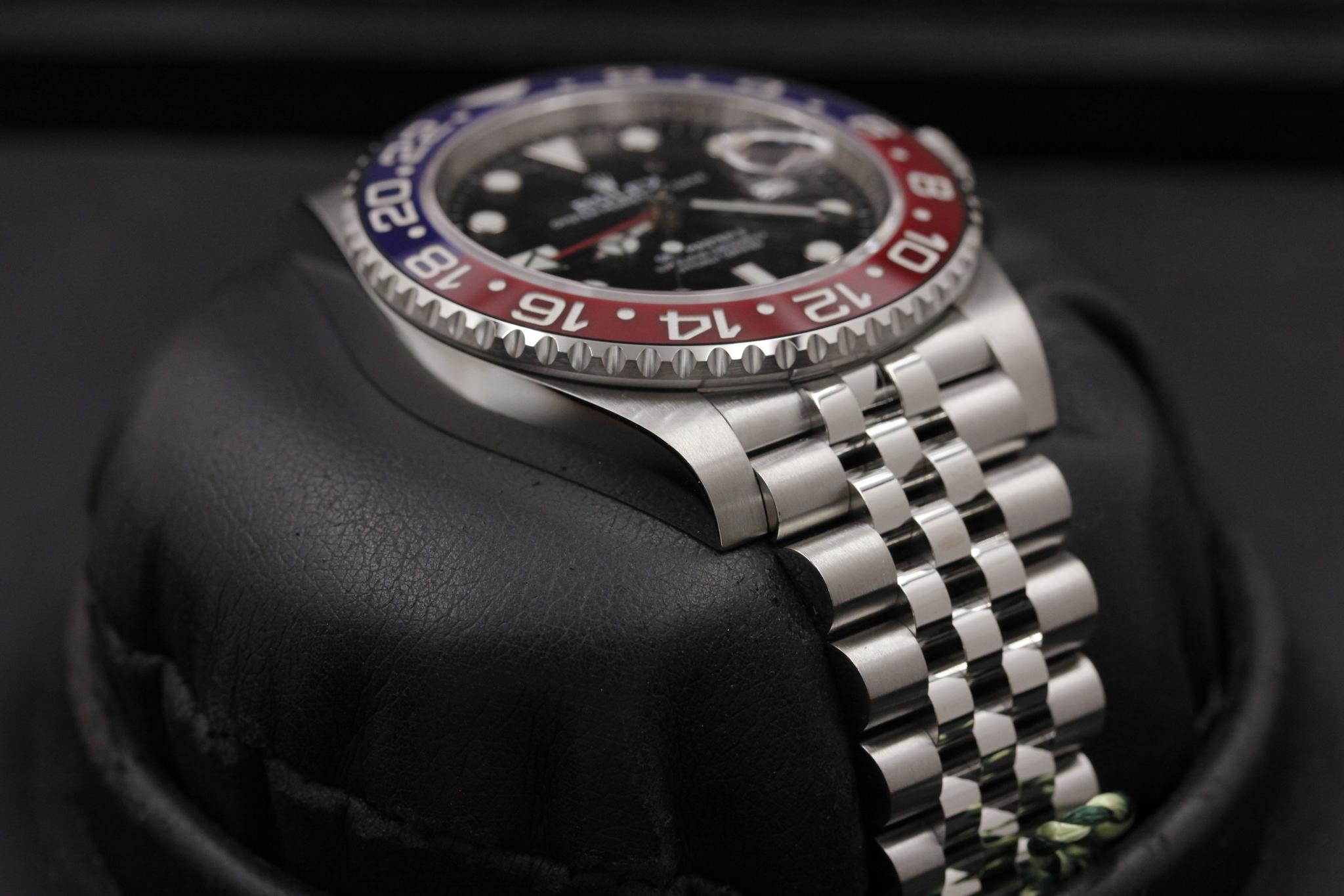 Watch Image 6