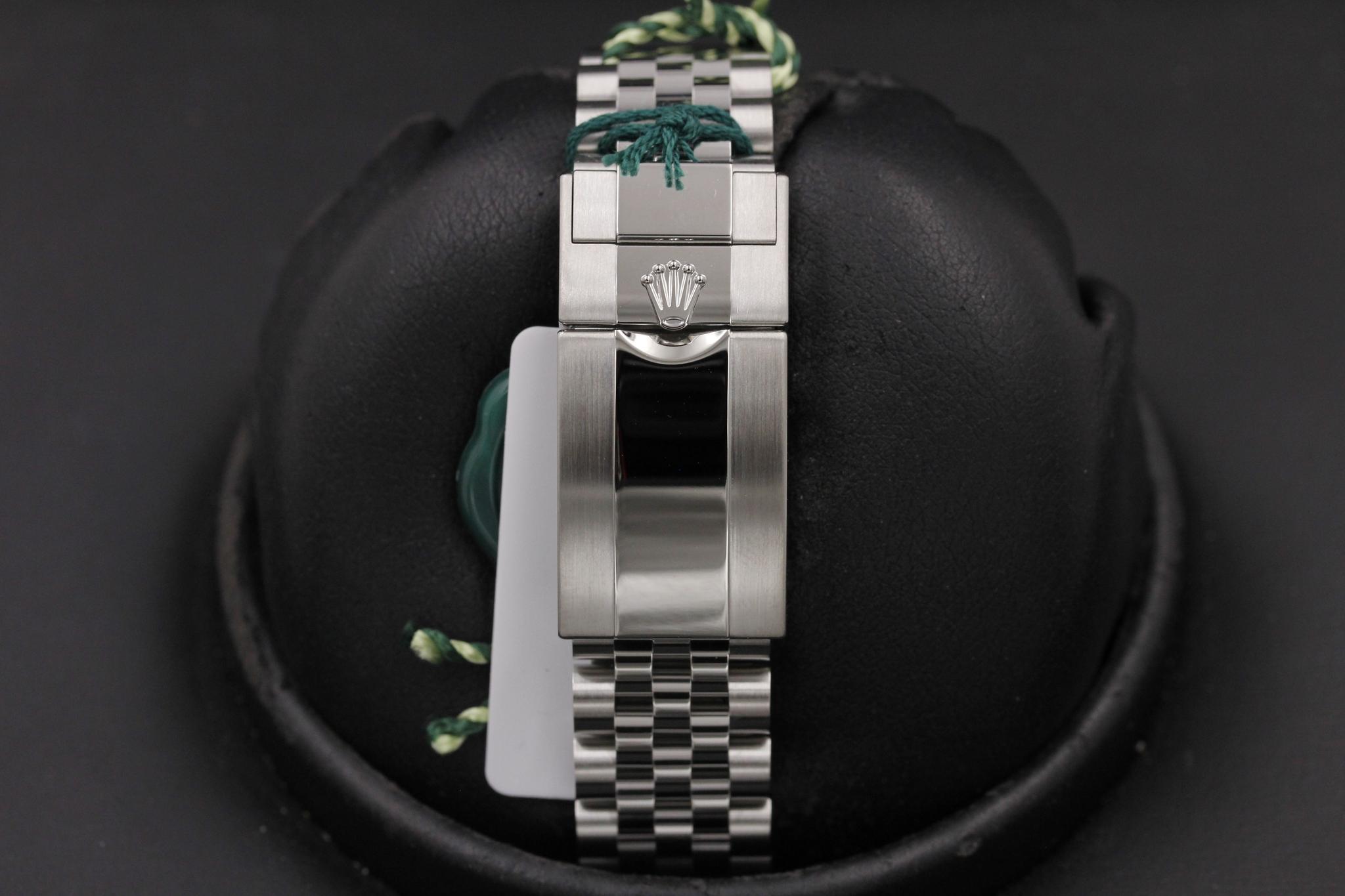 Watch Image 7