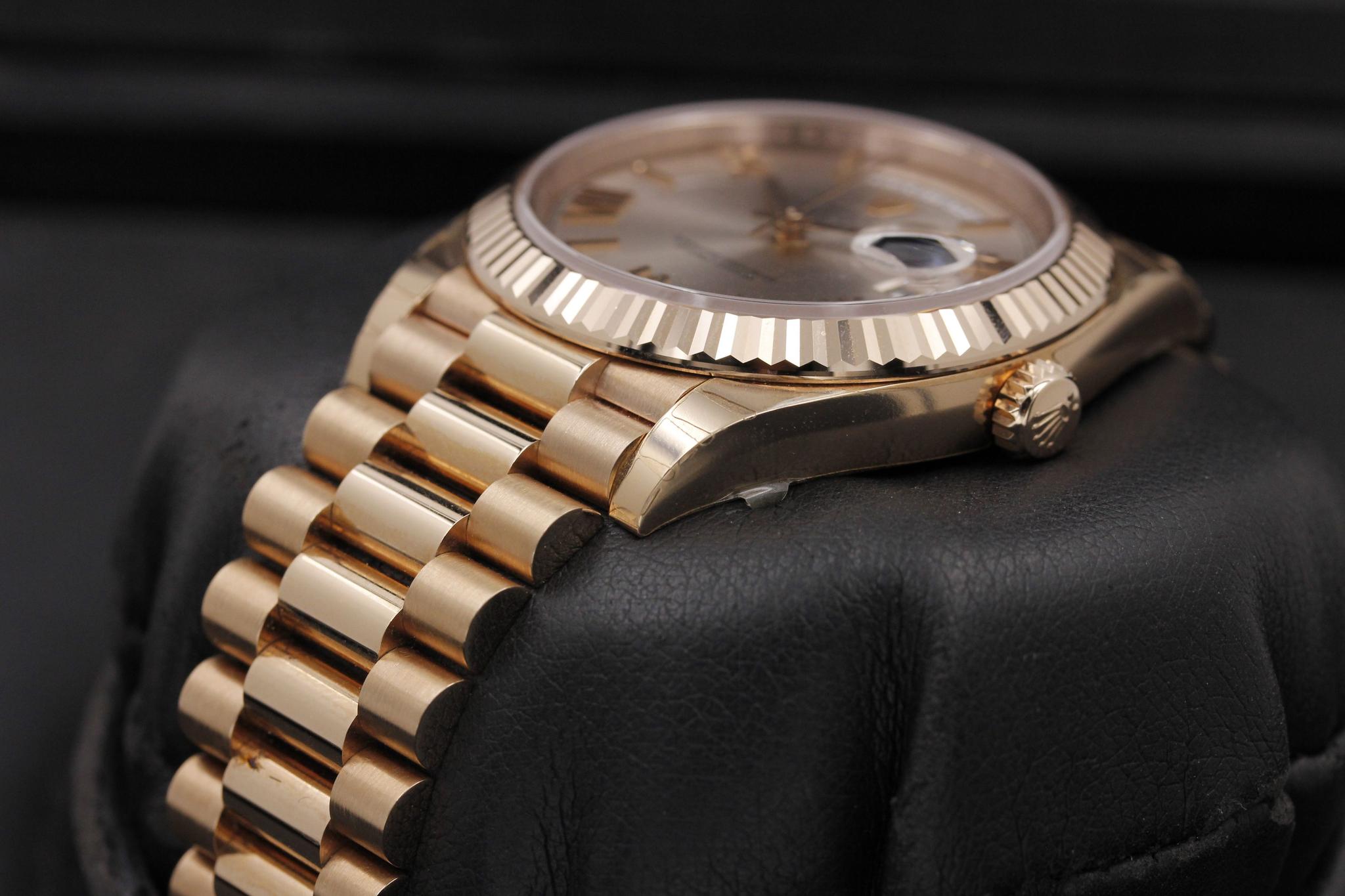Watch Image 2