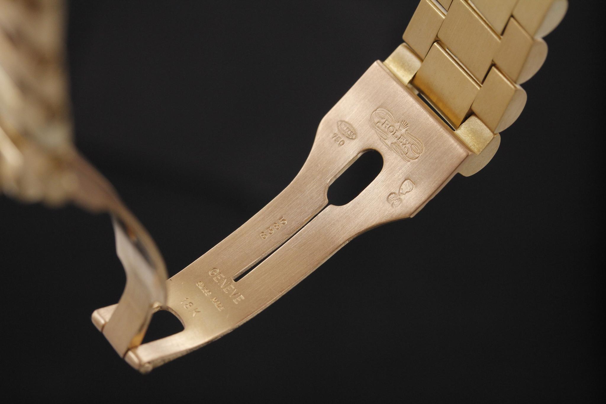Watch Image 9