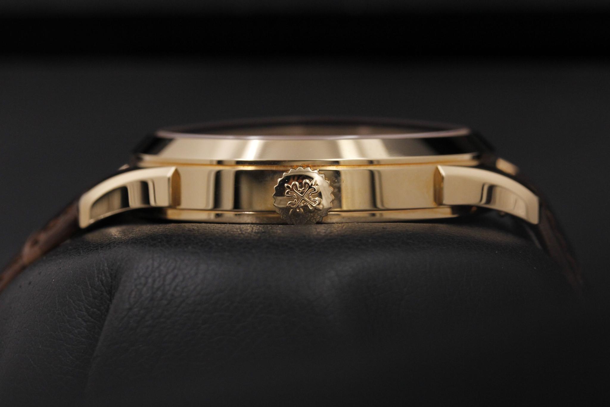 Watch Image 3