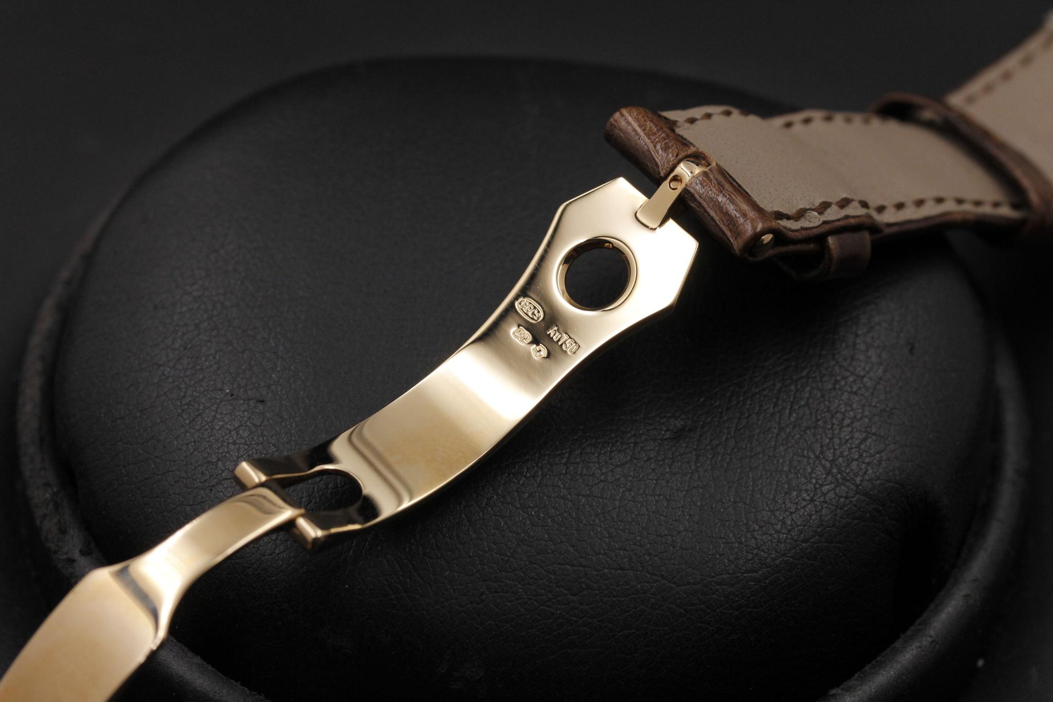 Watch Image 9