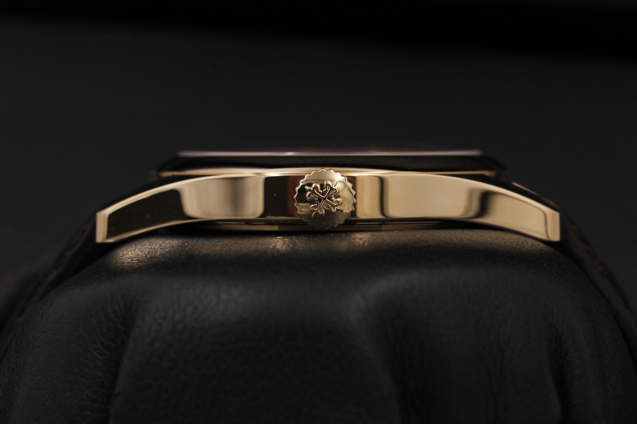 Watch Image 3
