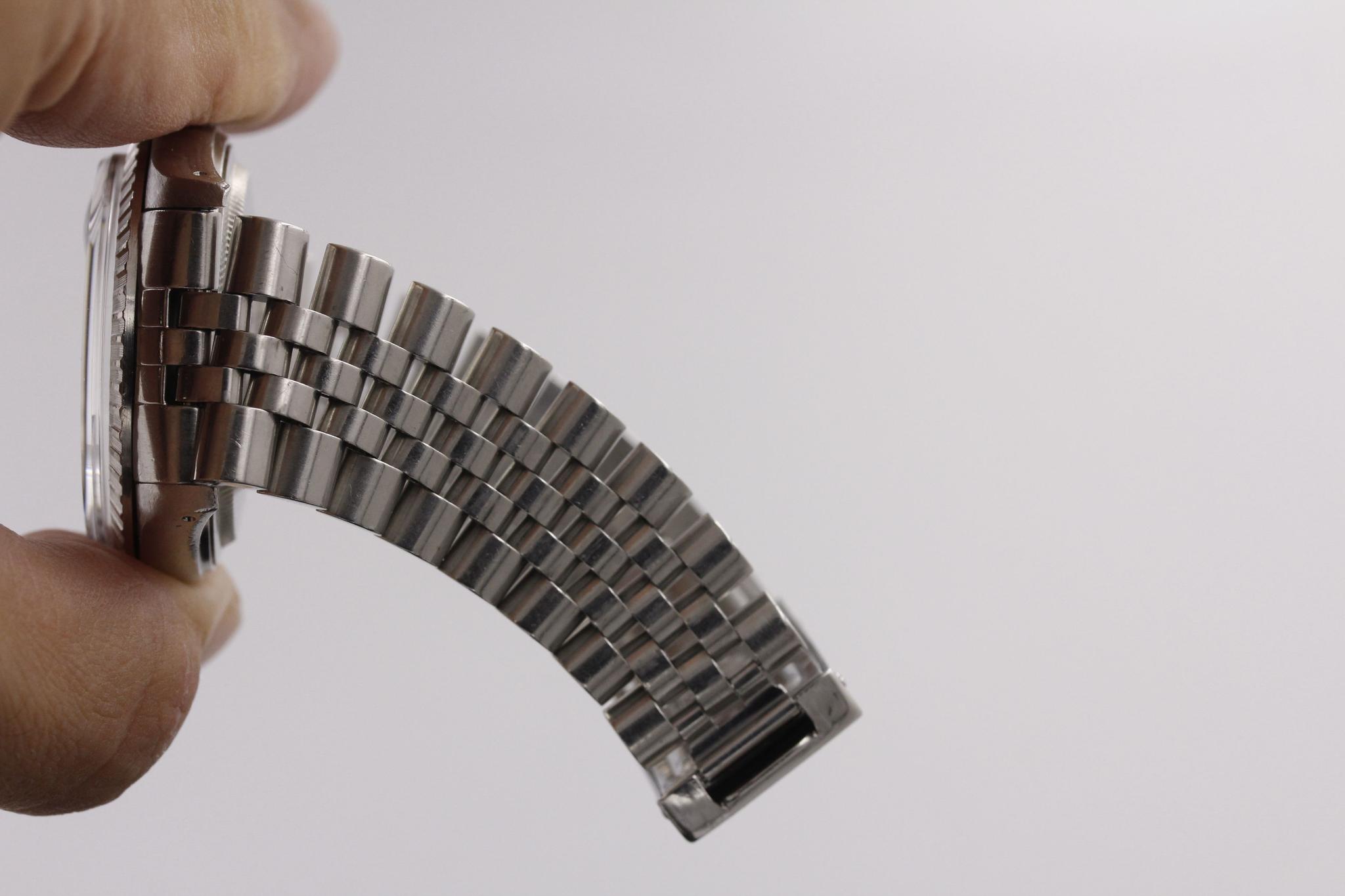 Watch Image 10