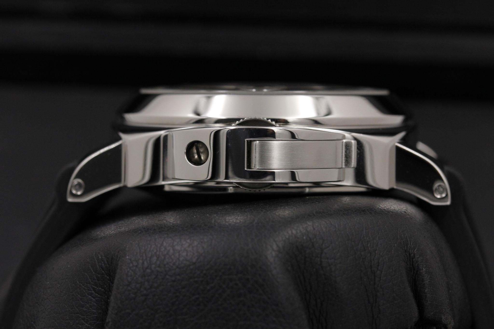 Watch Image 3