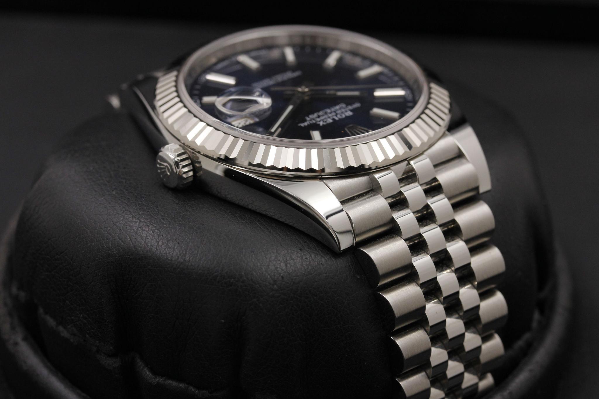 Watch Image 4
