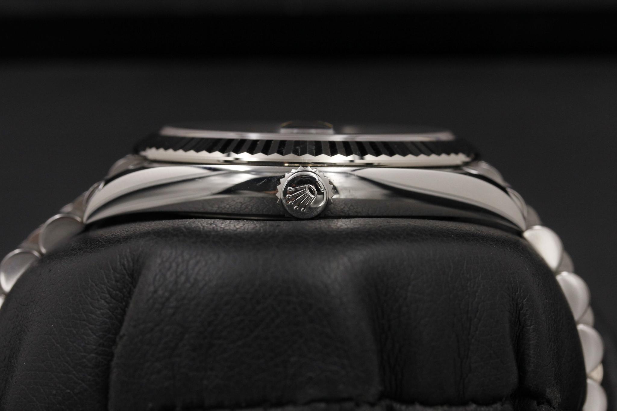 Watch Image 3