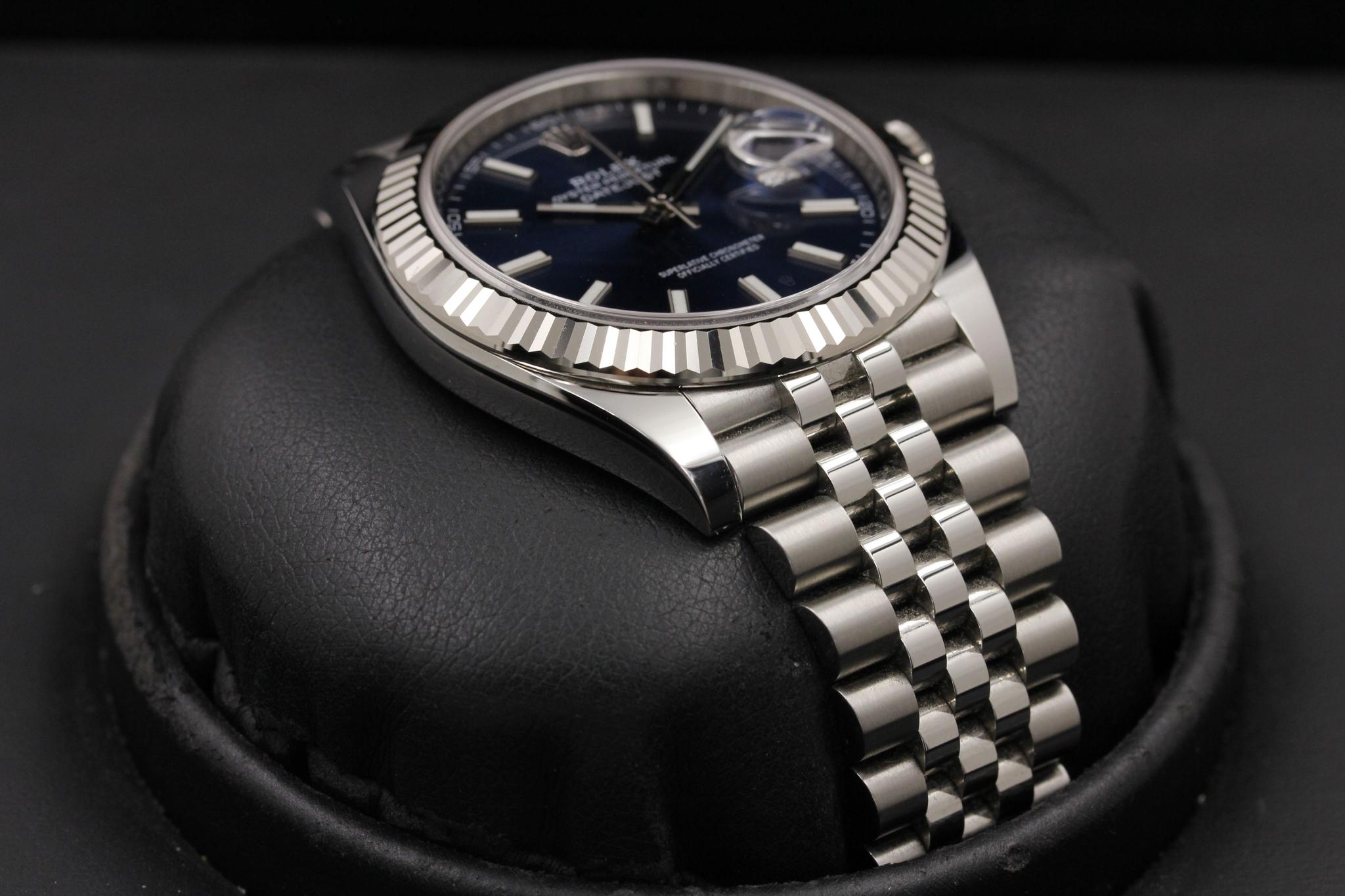 Watch Image 6