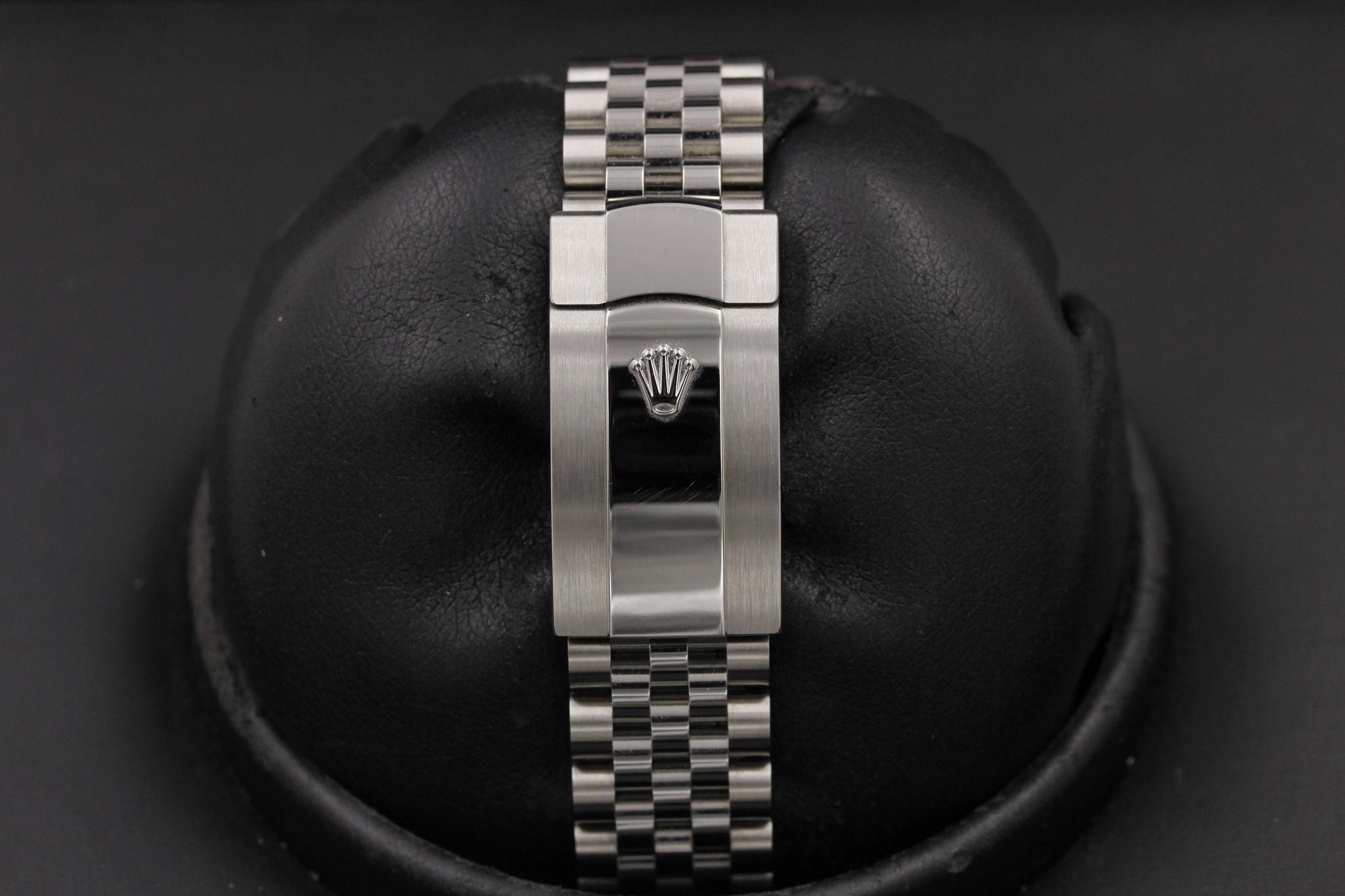 Watch Image 8