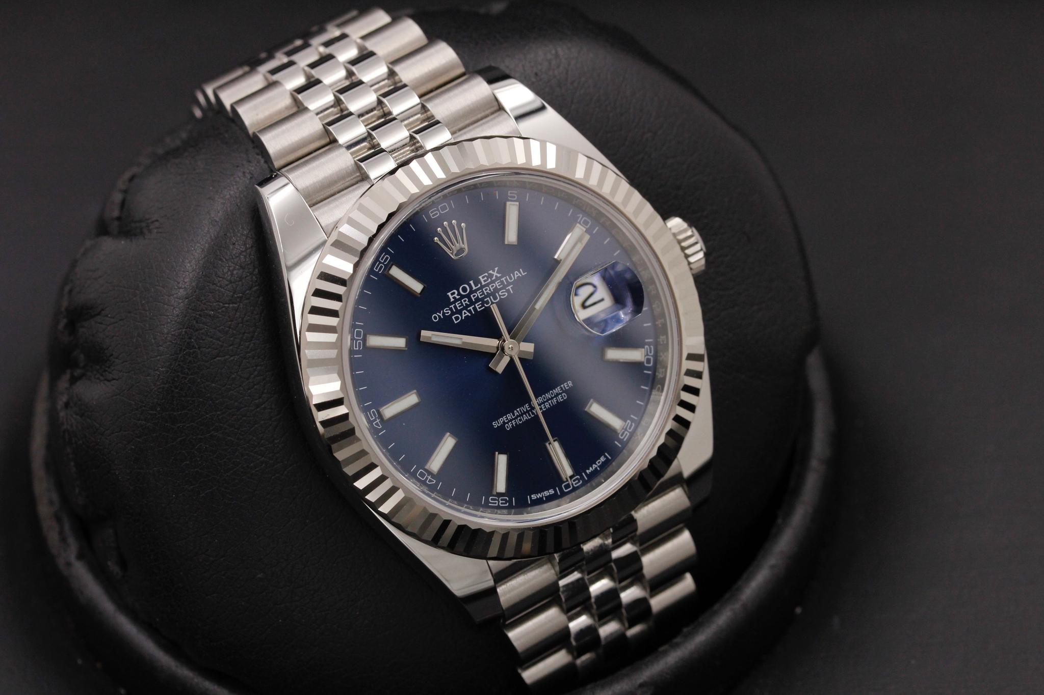 Watch Image 10