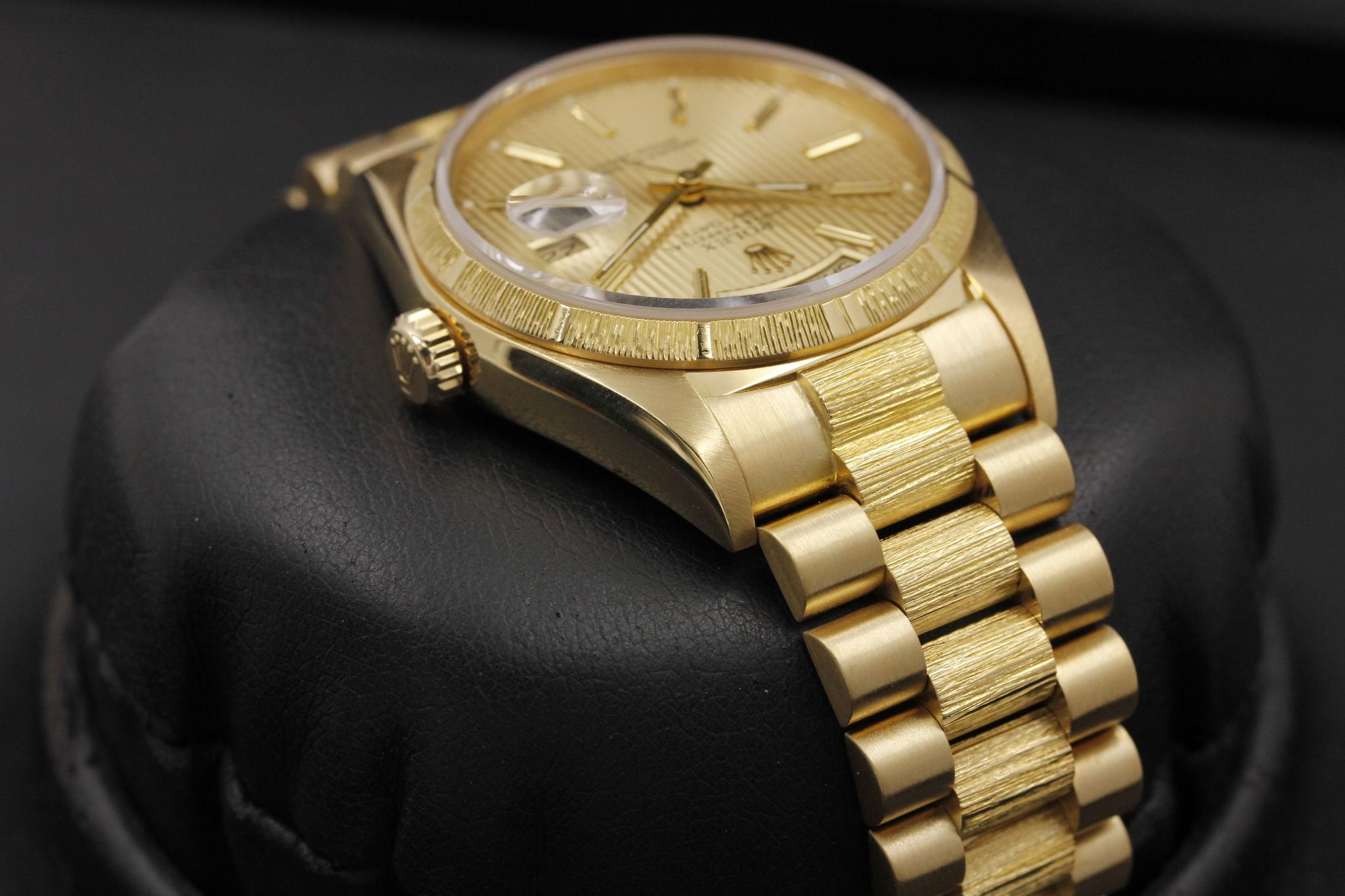 Watch Image 4