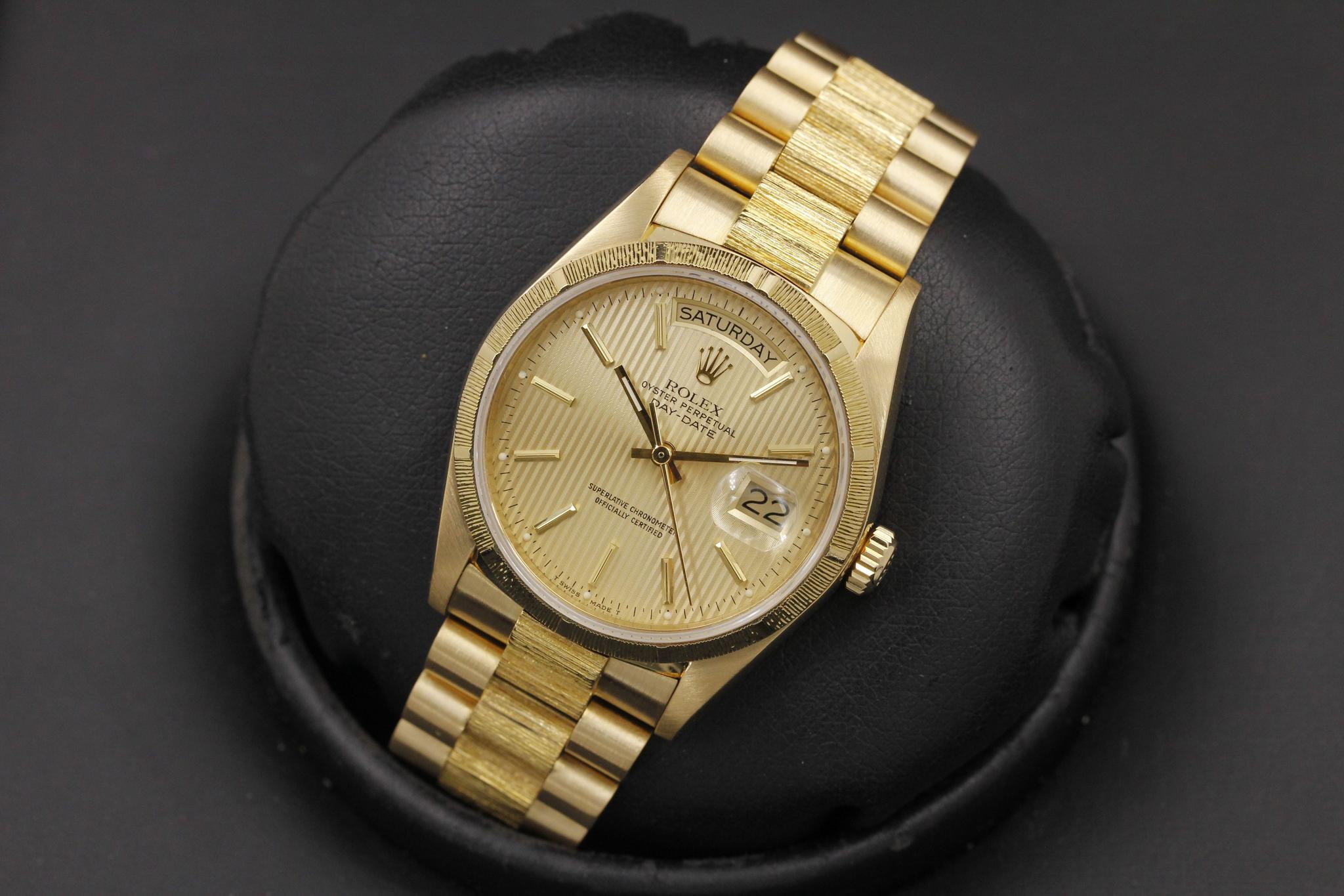 Watch Image 11
