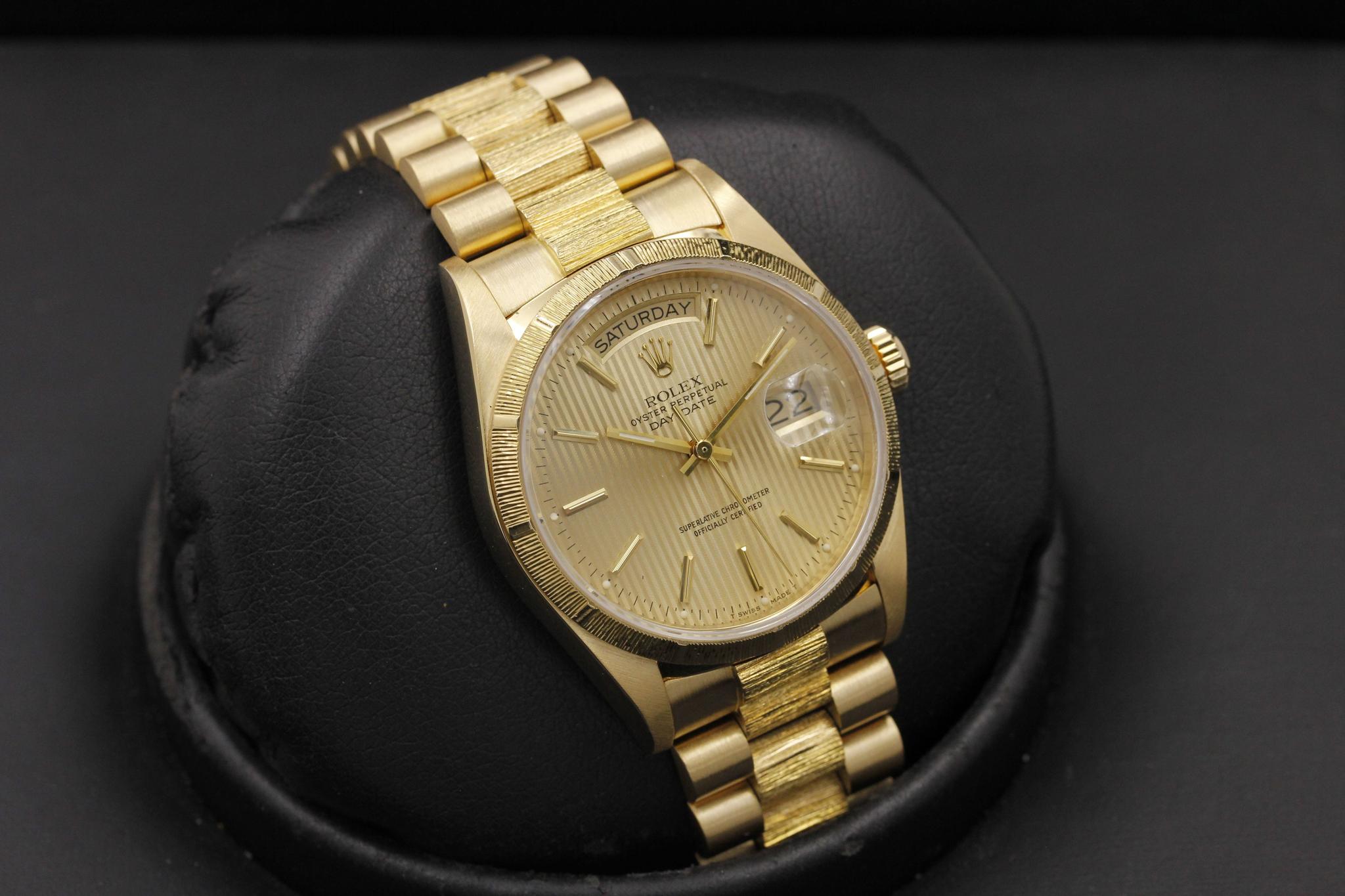 Watch Image 10