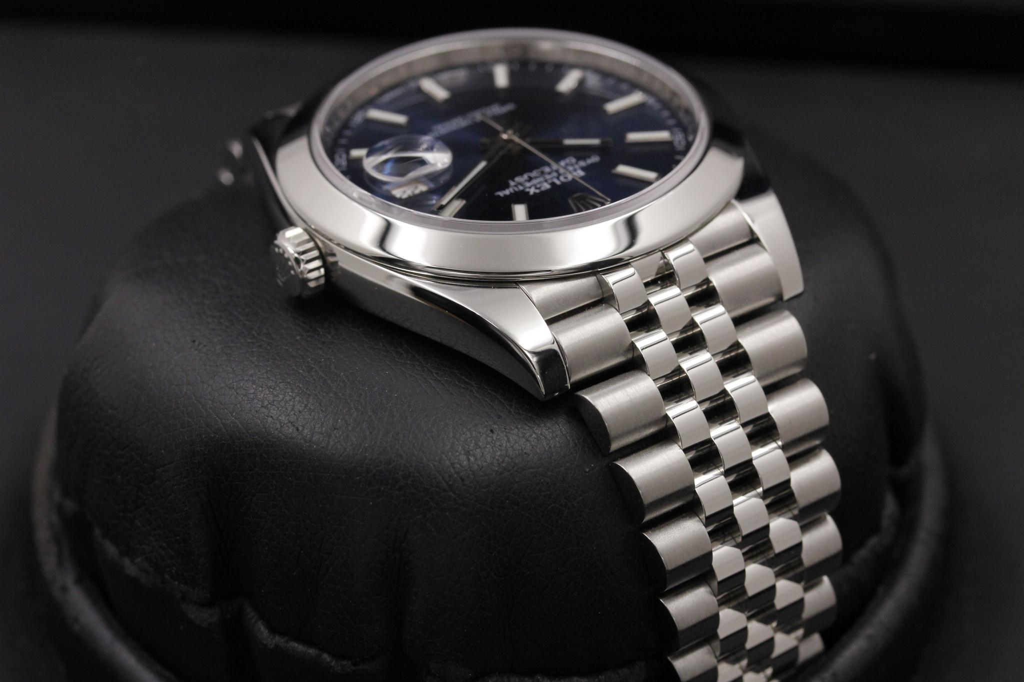 Watch Image 4