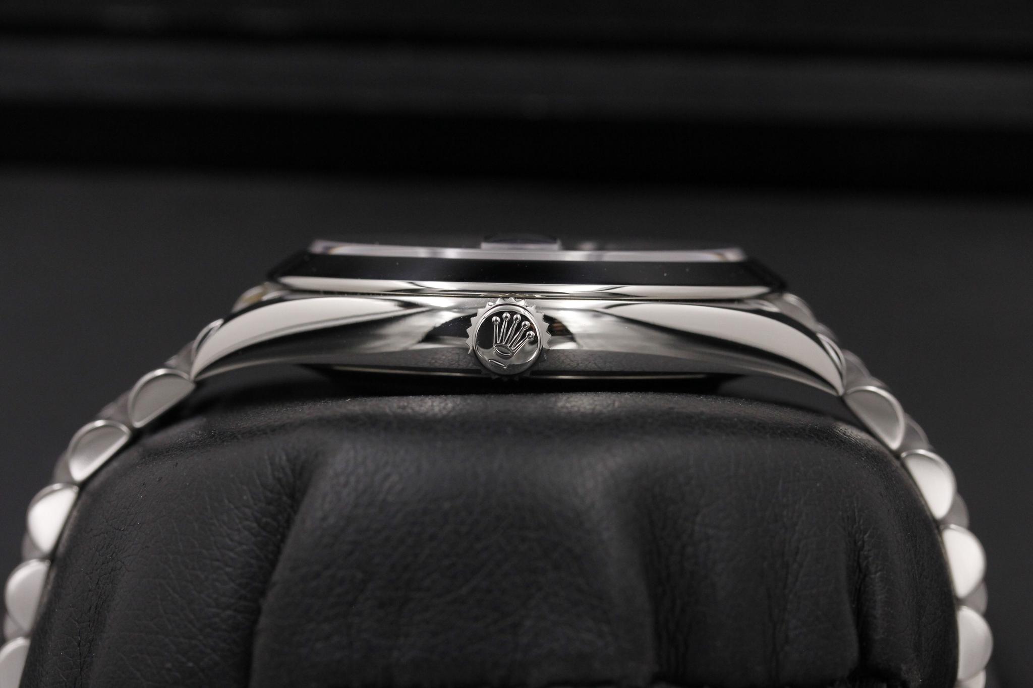 Watch Image 3