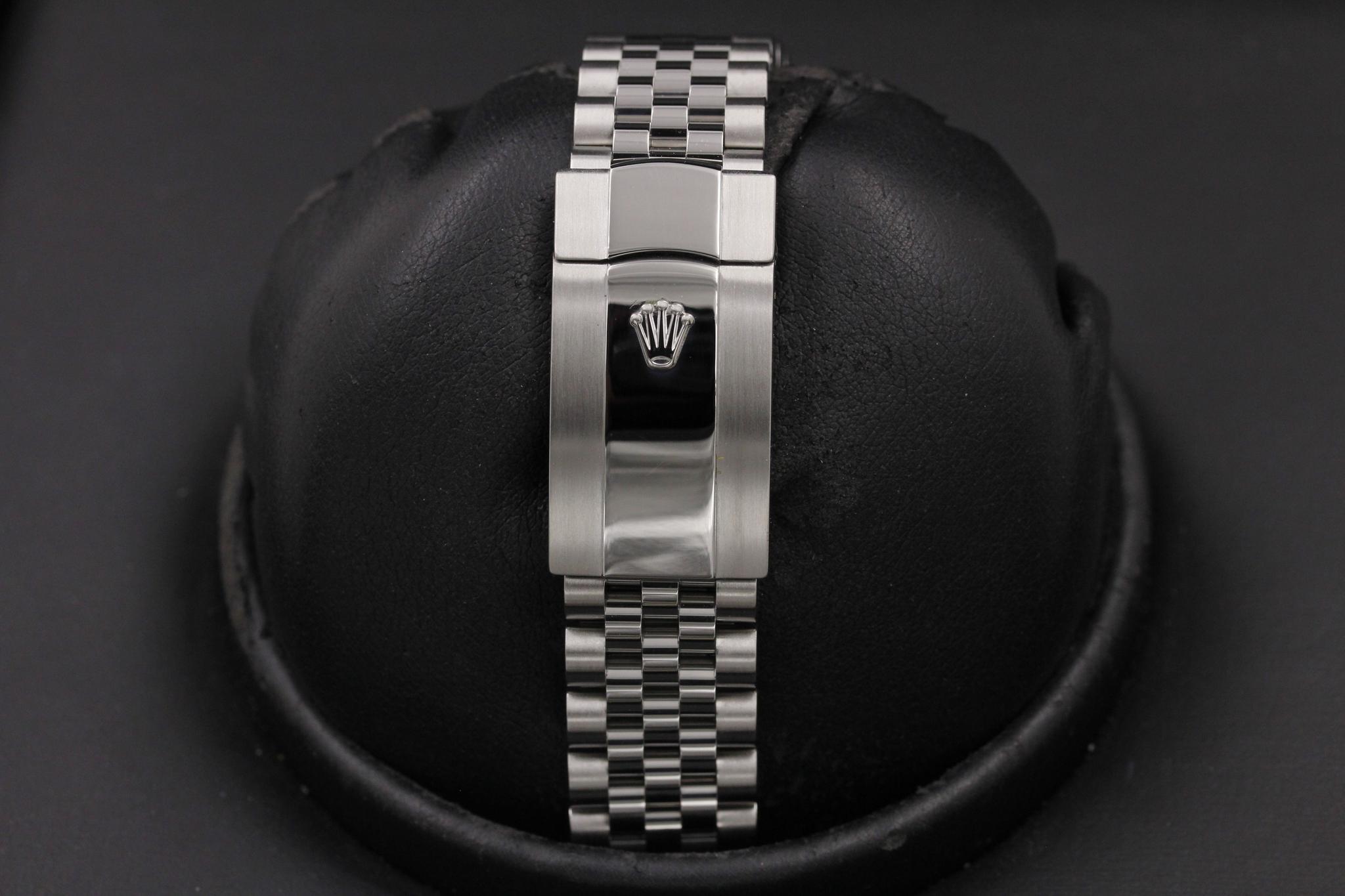 Watch Image 8
