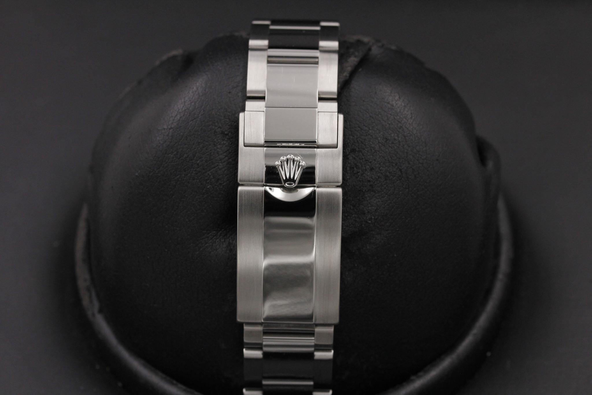 Watch Image 8