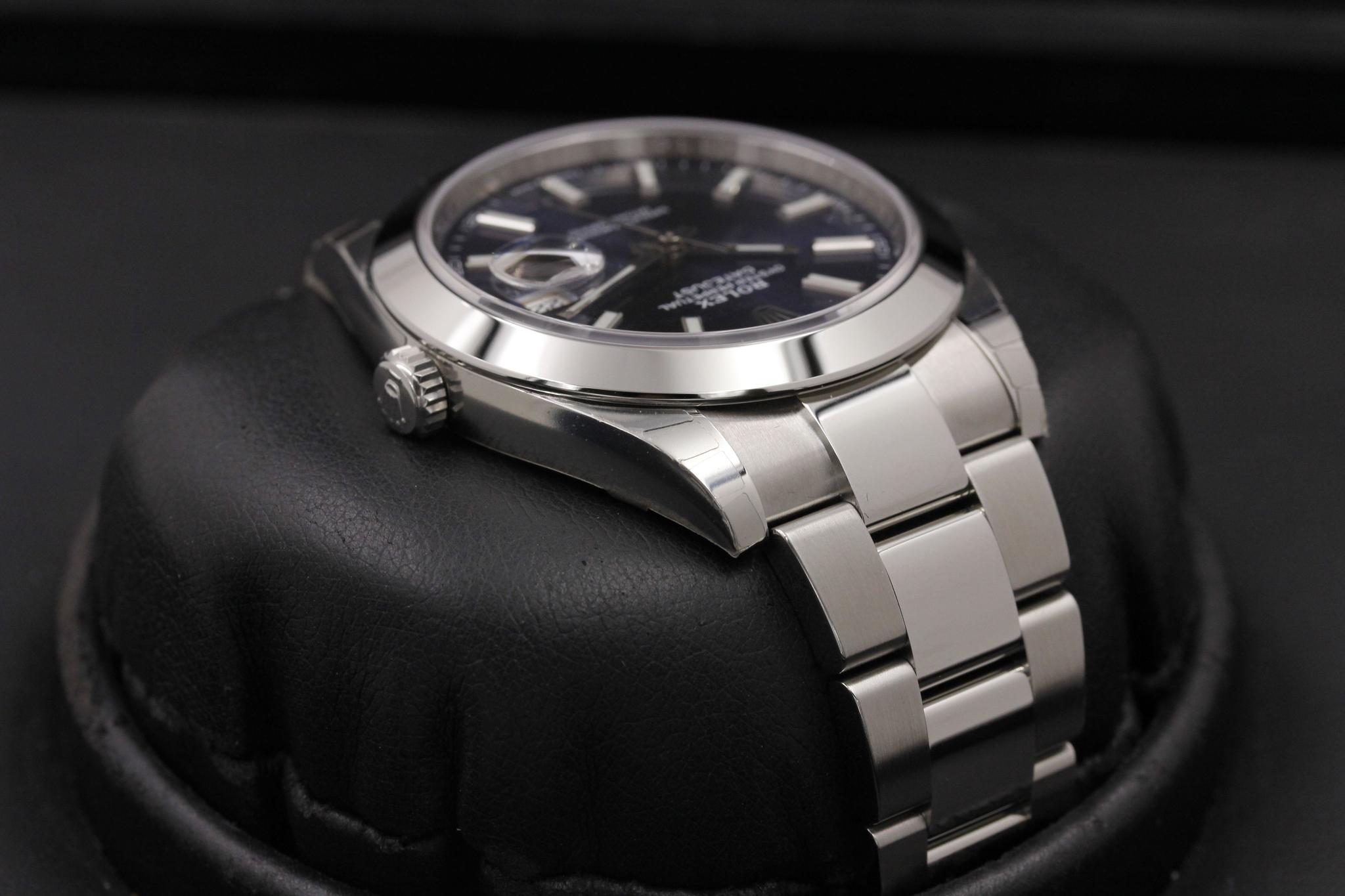 Watch Image 4