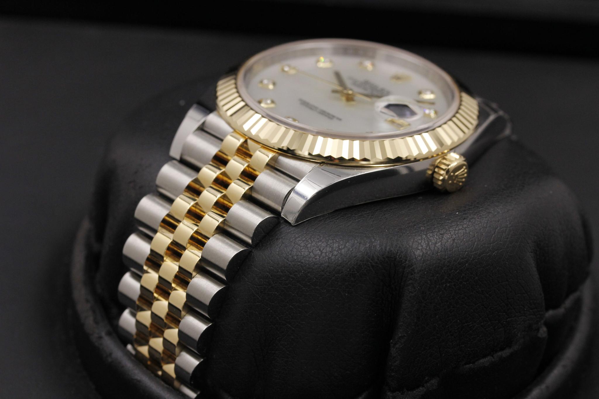 Watch Image 4