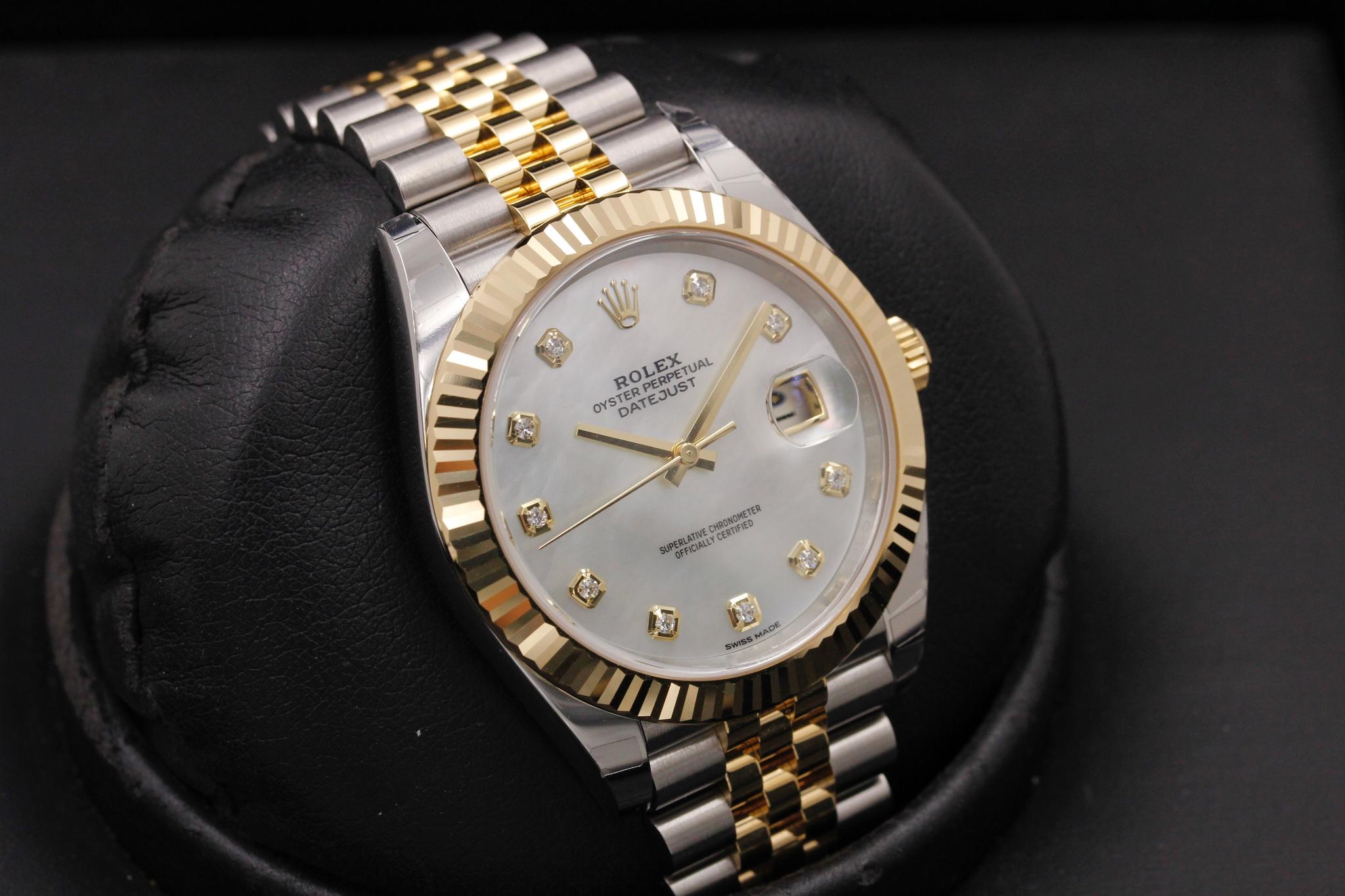 Watch Image 10