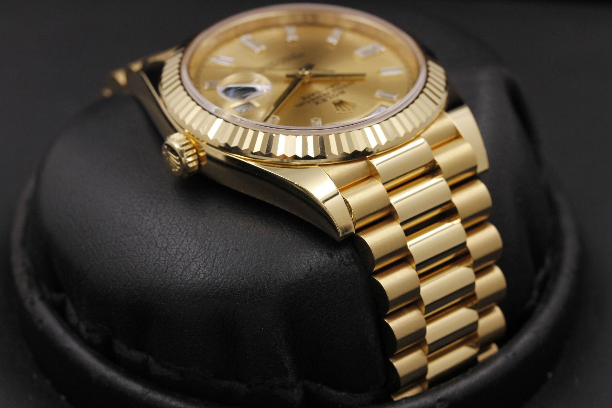 Watch Image 4