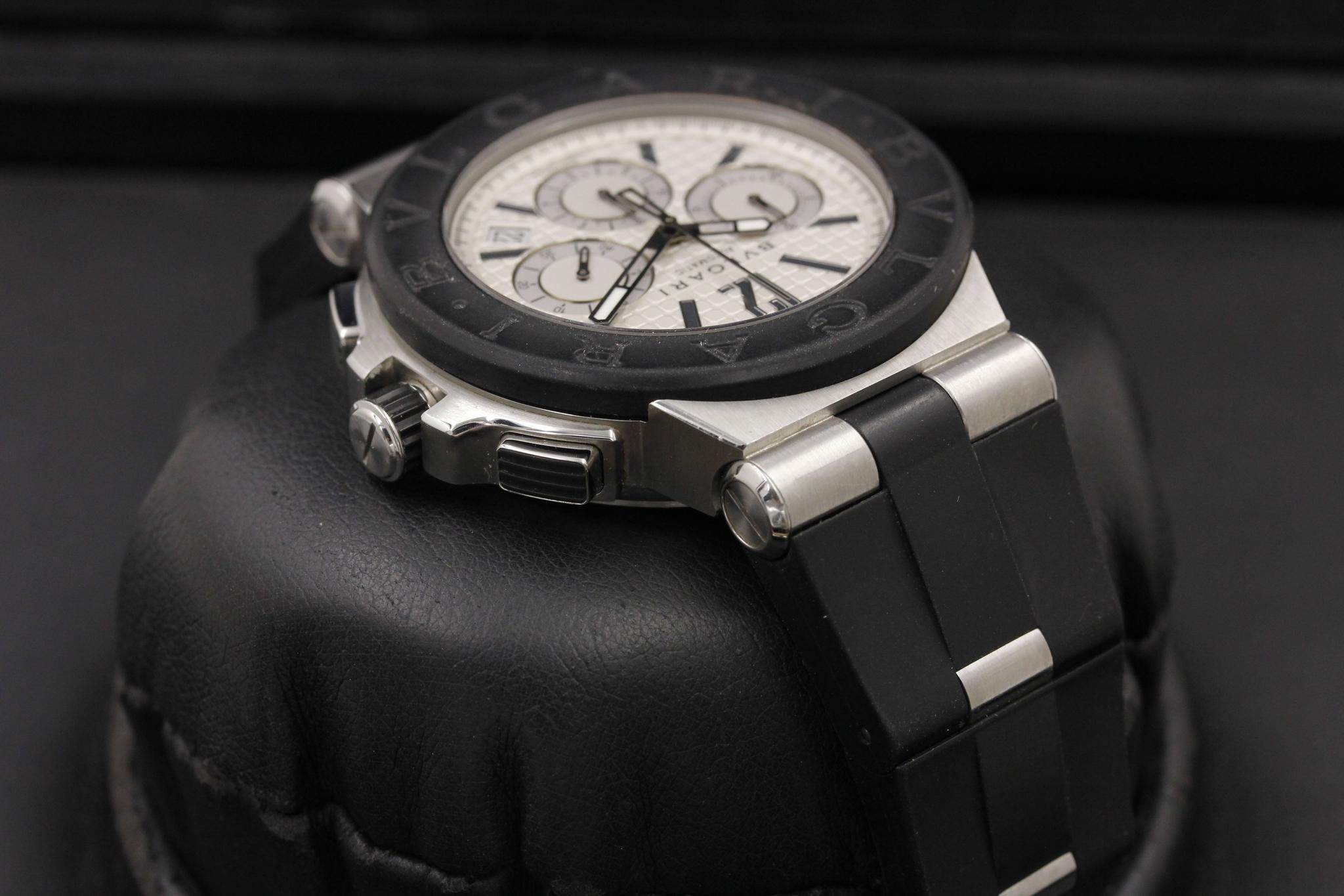 Watch Image 4