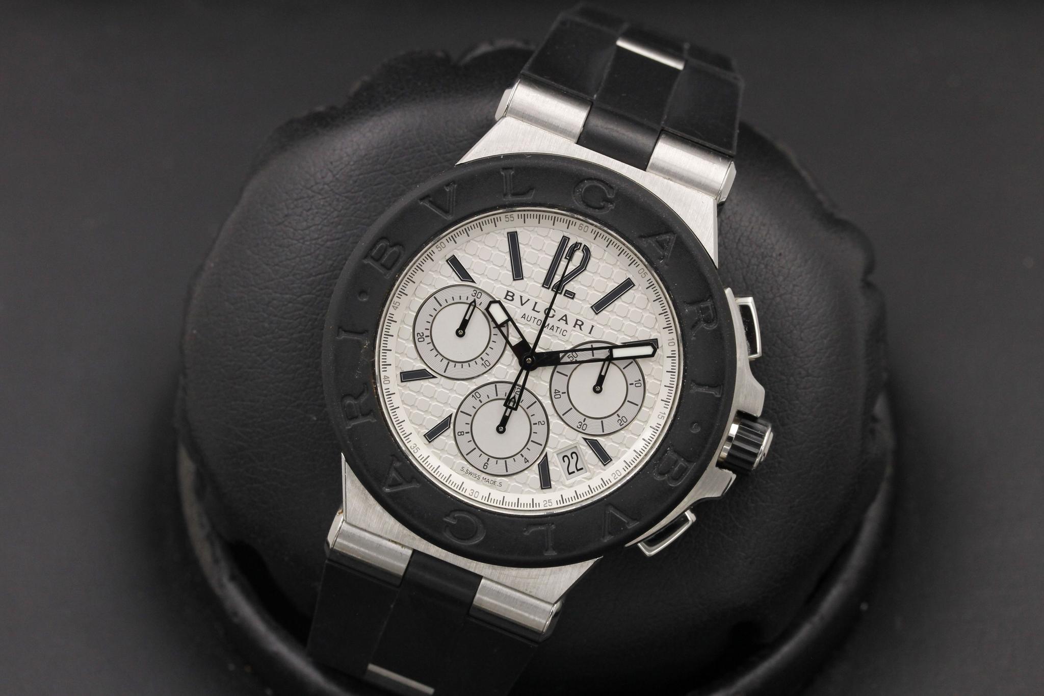 Watch Image 9